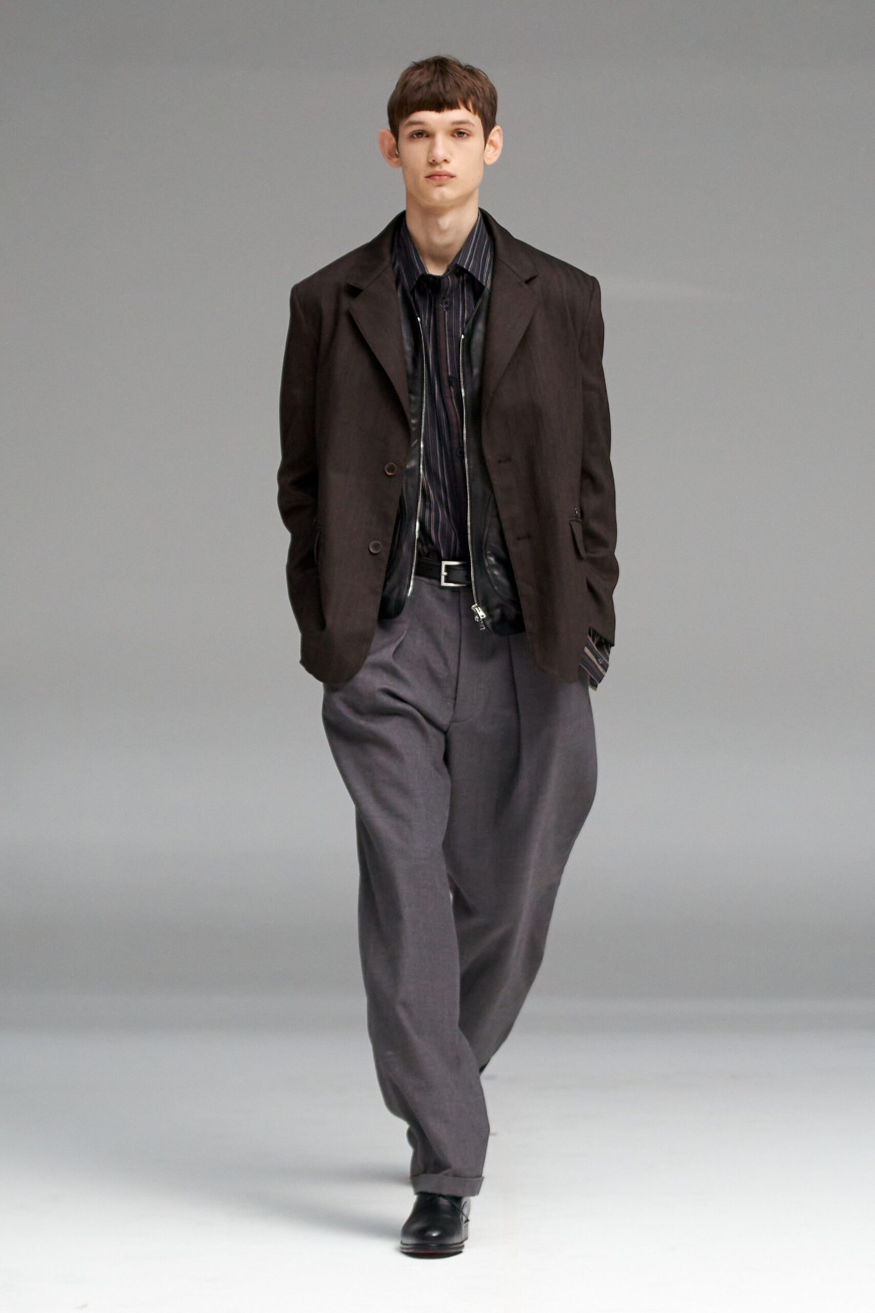 black cotton long-sleeve collared relaxed buttoned blazer