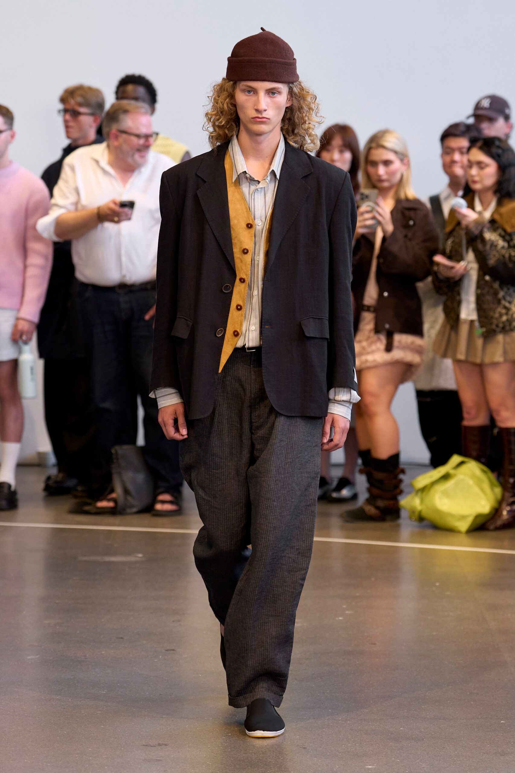 black cotton long-sleeve collared relaxed buttoned blazer