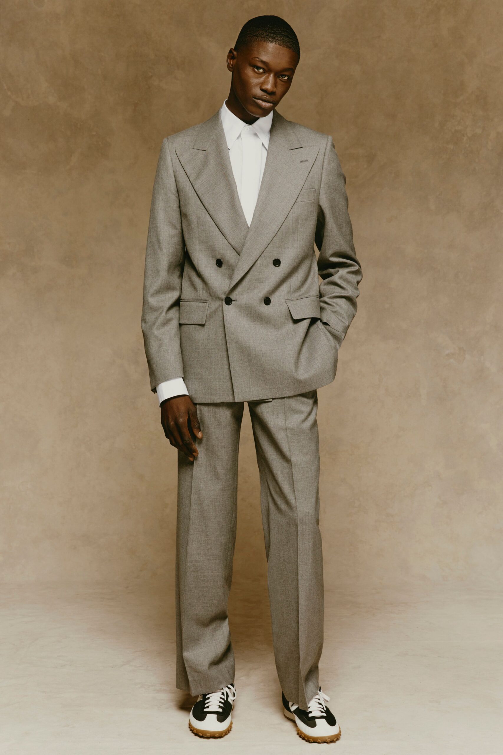 gray wool long-sleeve collared tailored buttoned suit