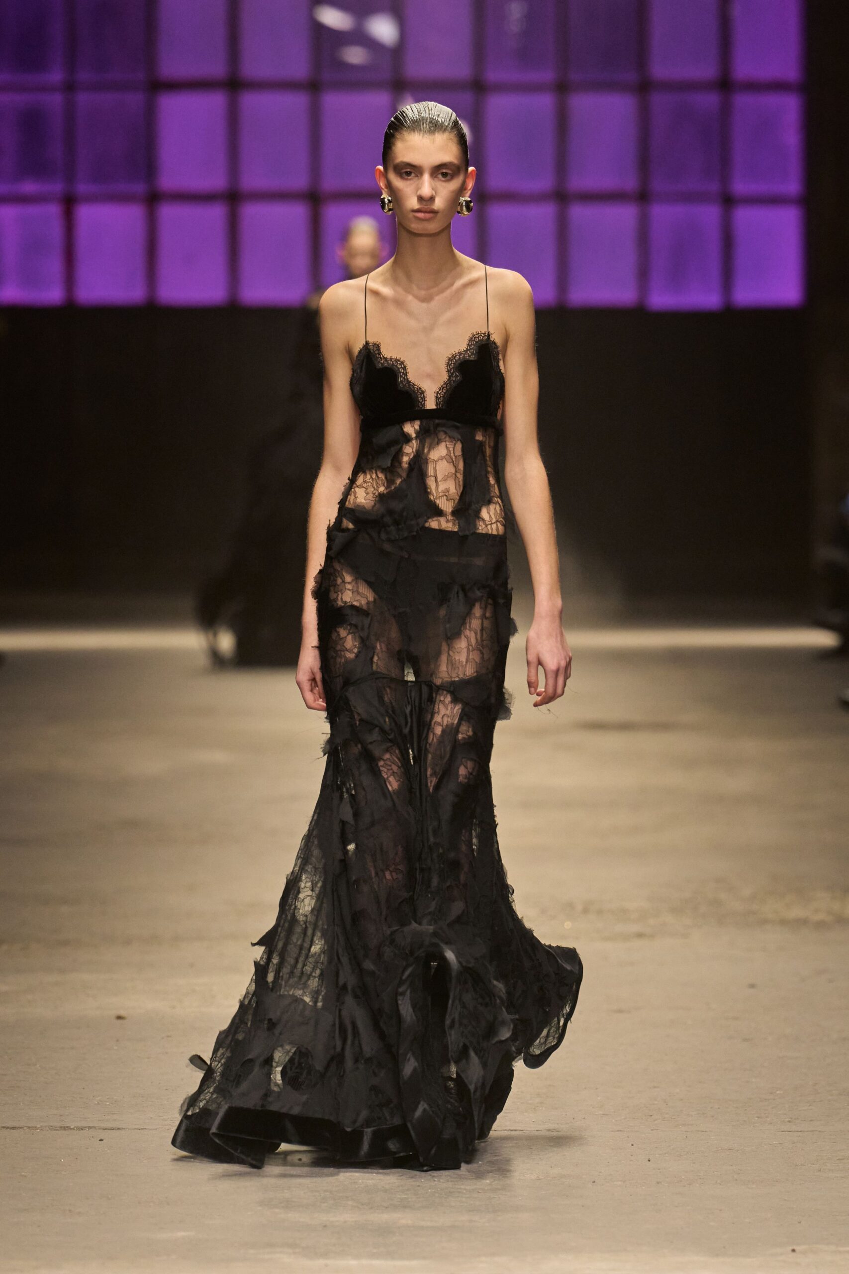 black lace sleeveless gown