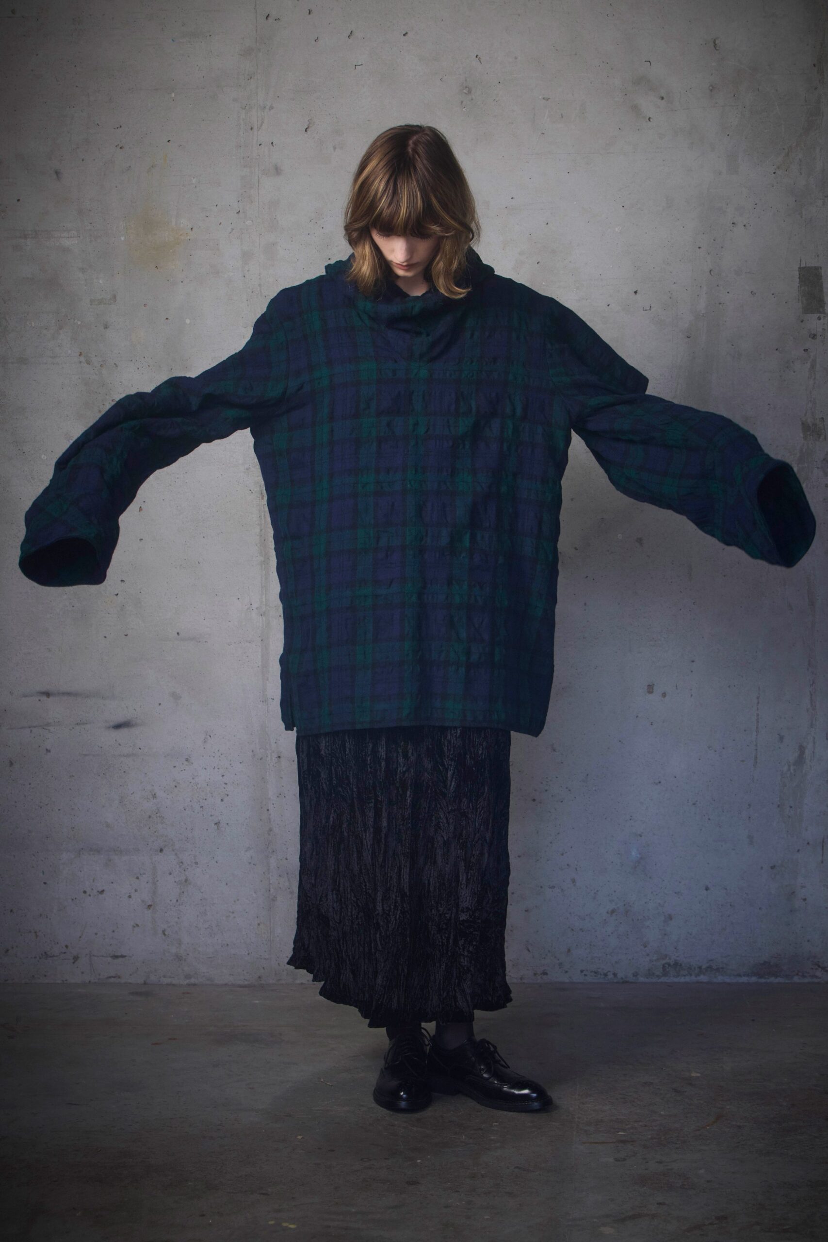 blue cotton long-sleeve collared oversized checked coat