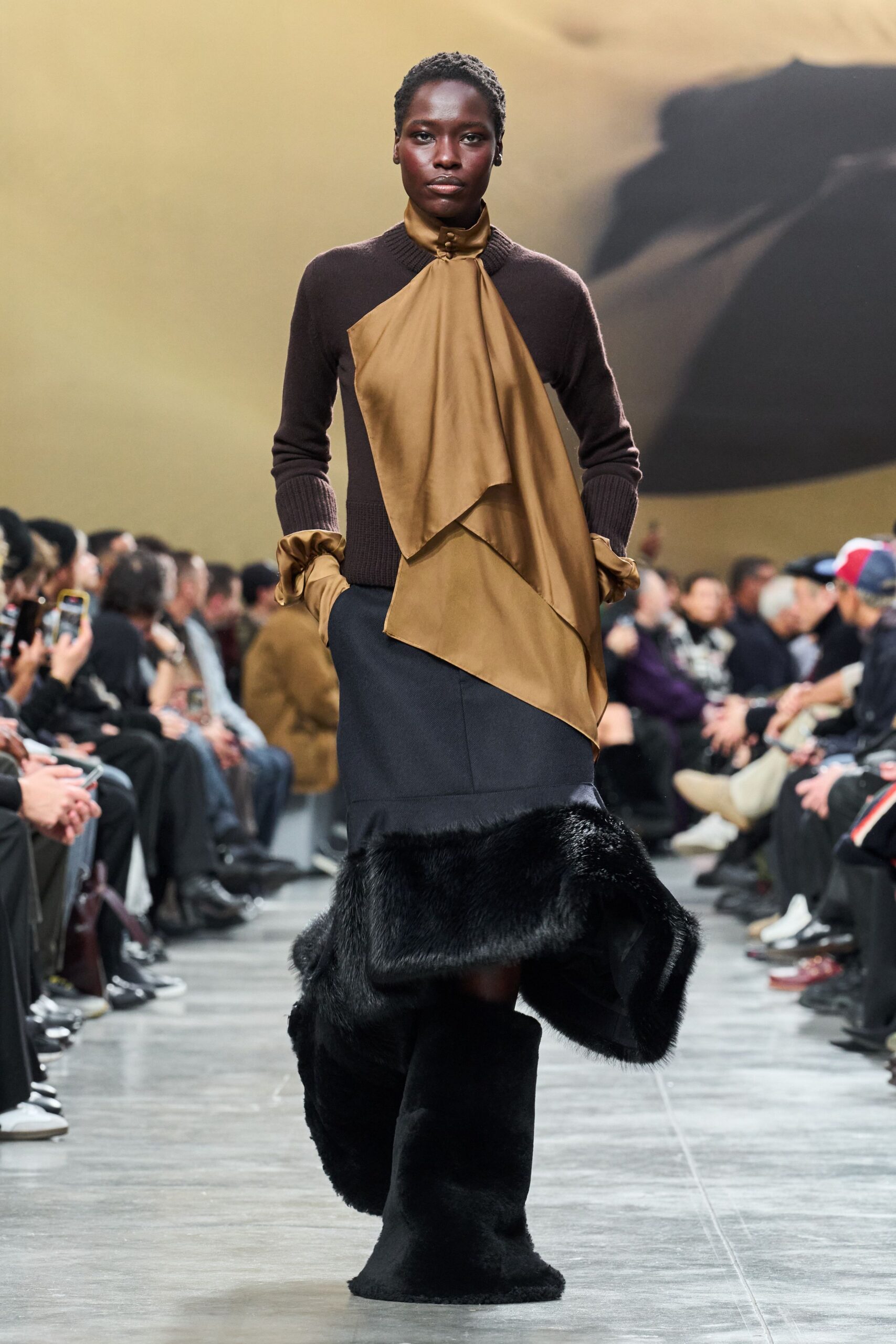 brown silk top black skirt faux-fur boots