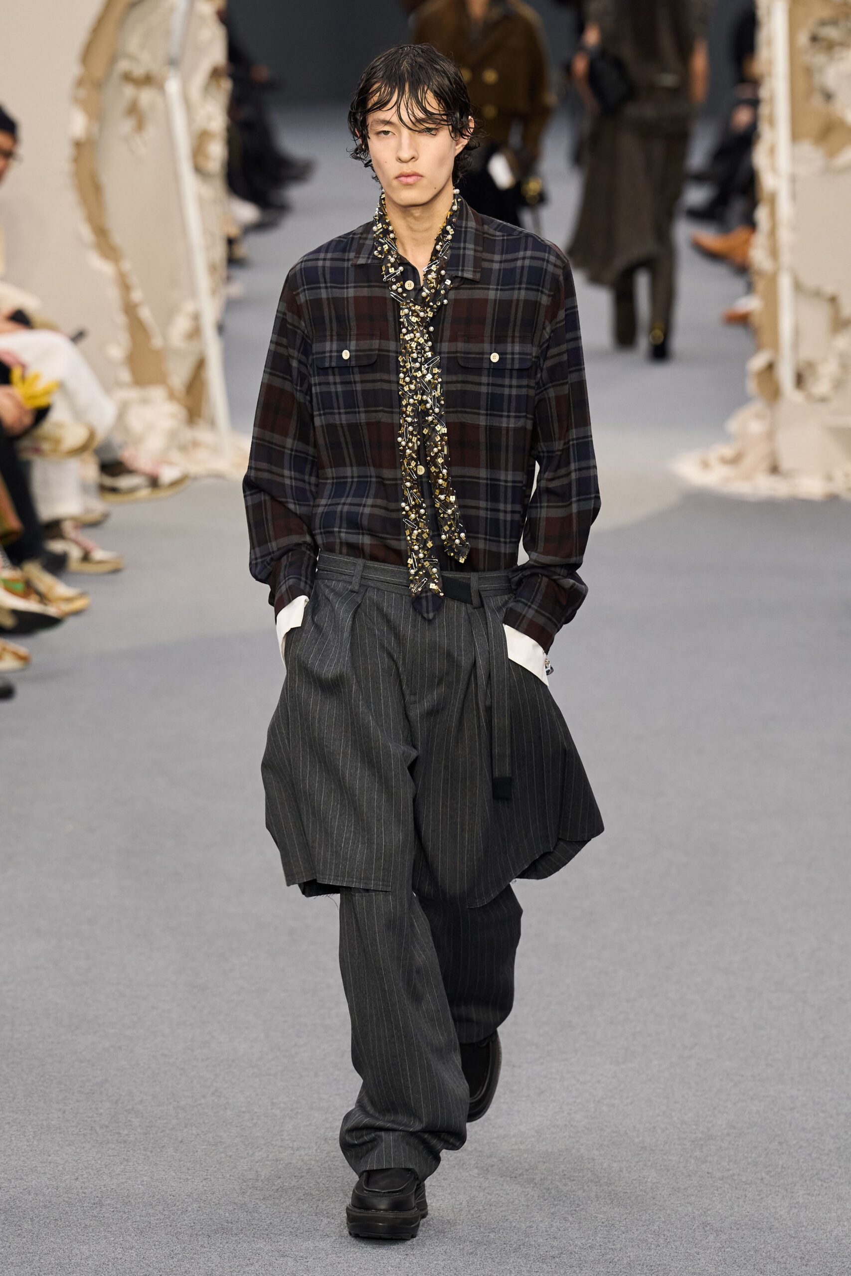 black cotton long-sleeve collared relaxed checked shirt
