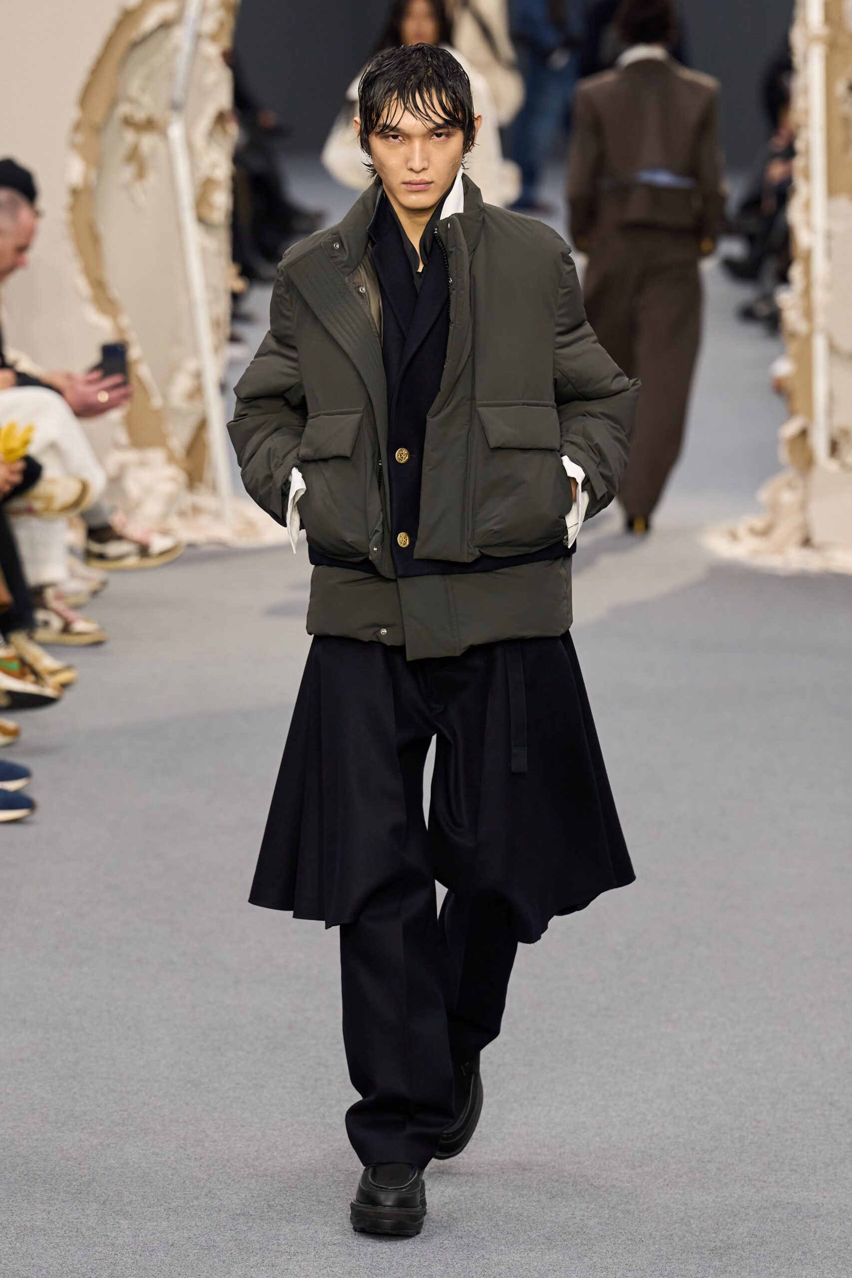 green cotton long-sleeve collared relaxed buttoned jacket