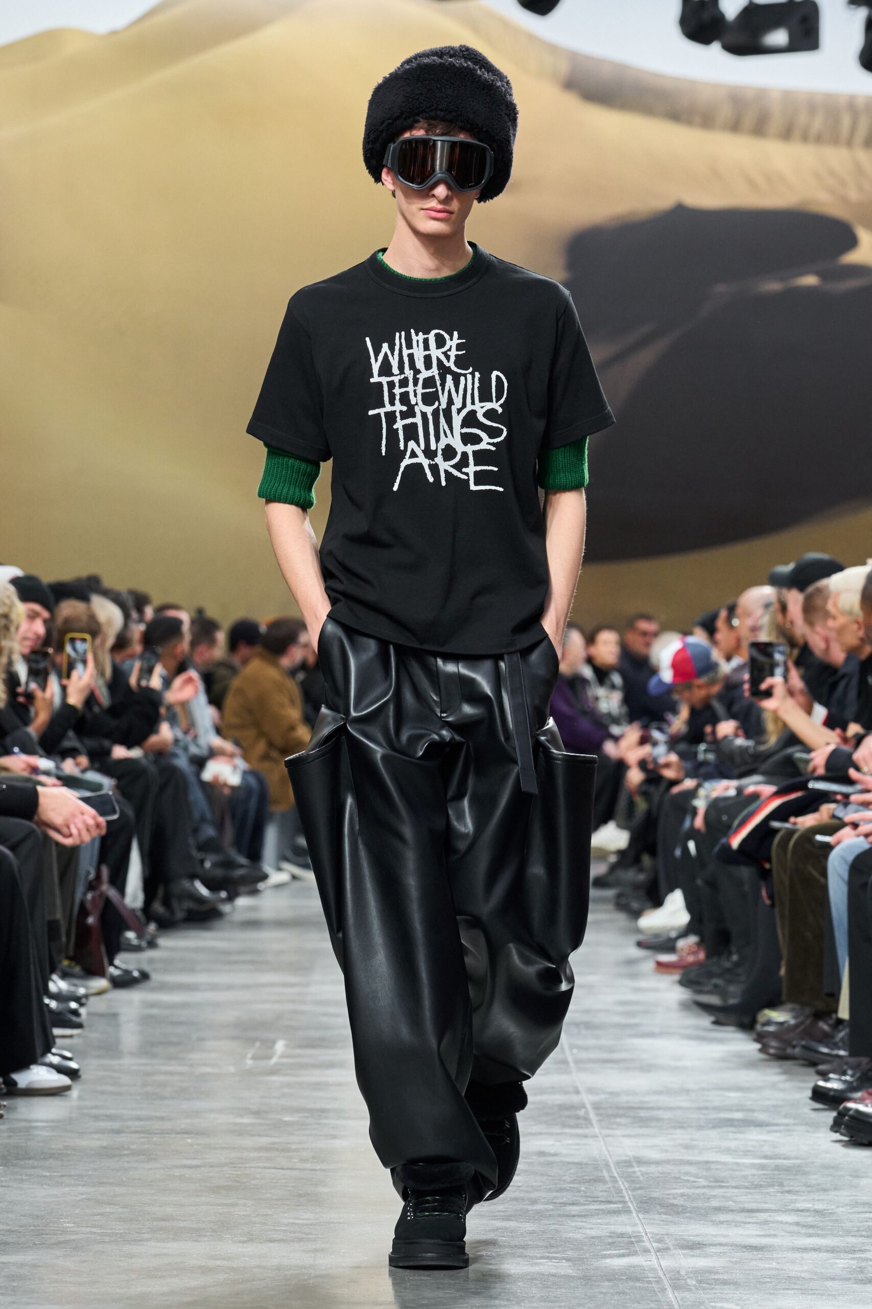 black cotton short-sleeve collared relaxed printed t-shirt