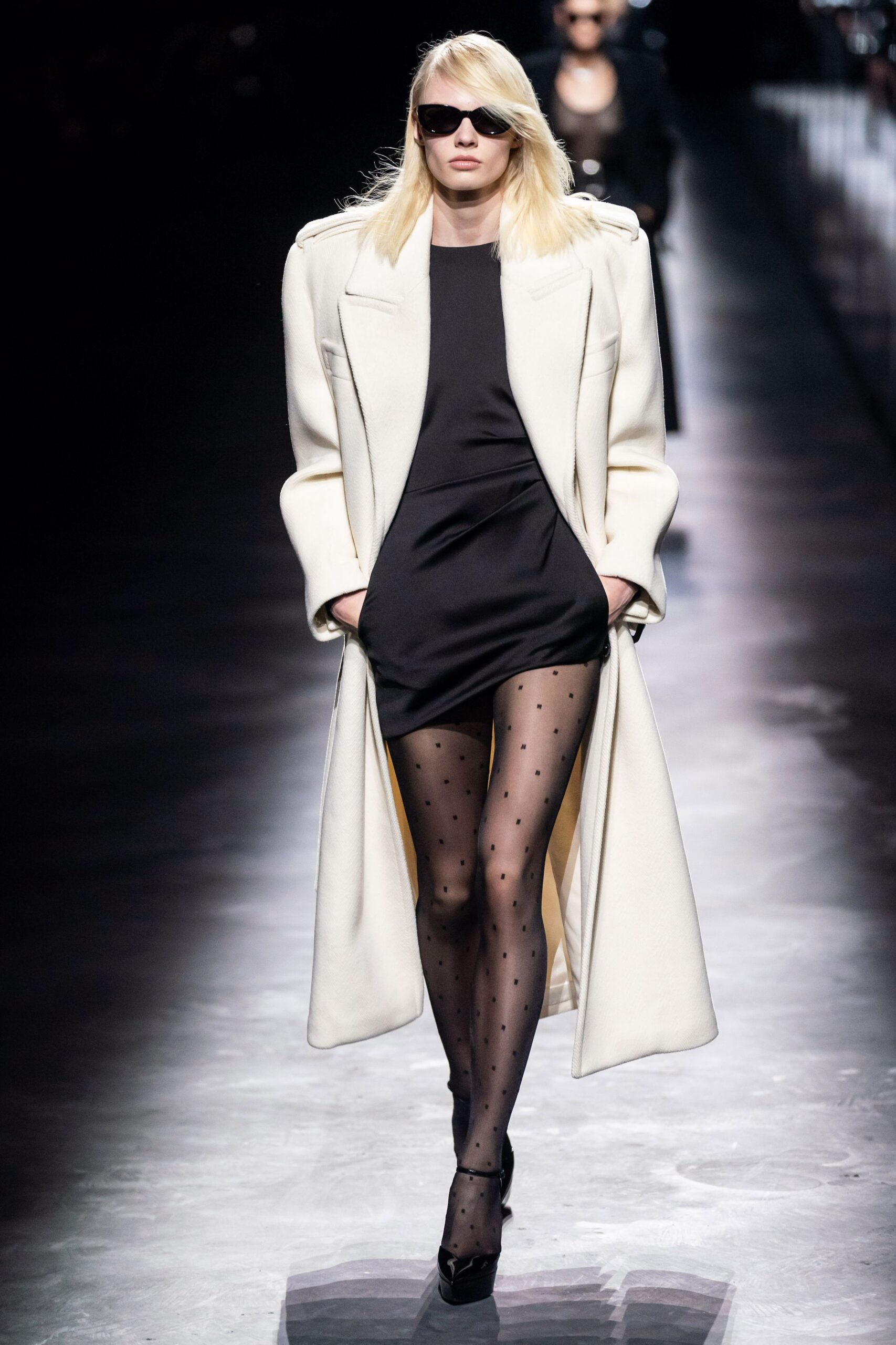 white wool long-sleeve collared oversized buttoned coat
