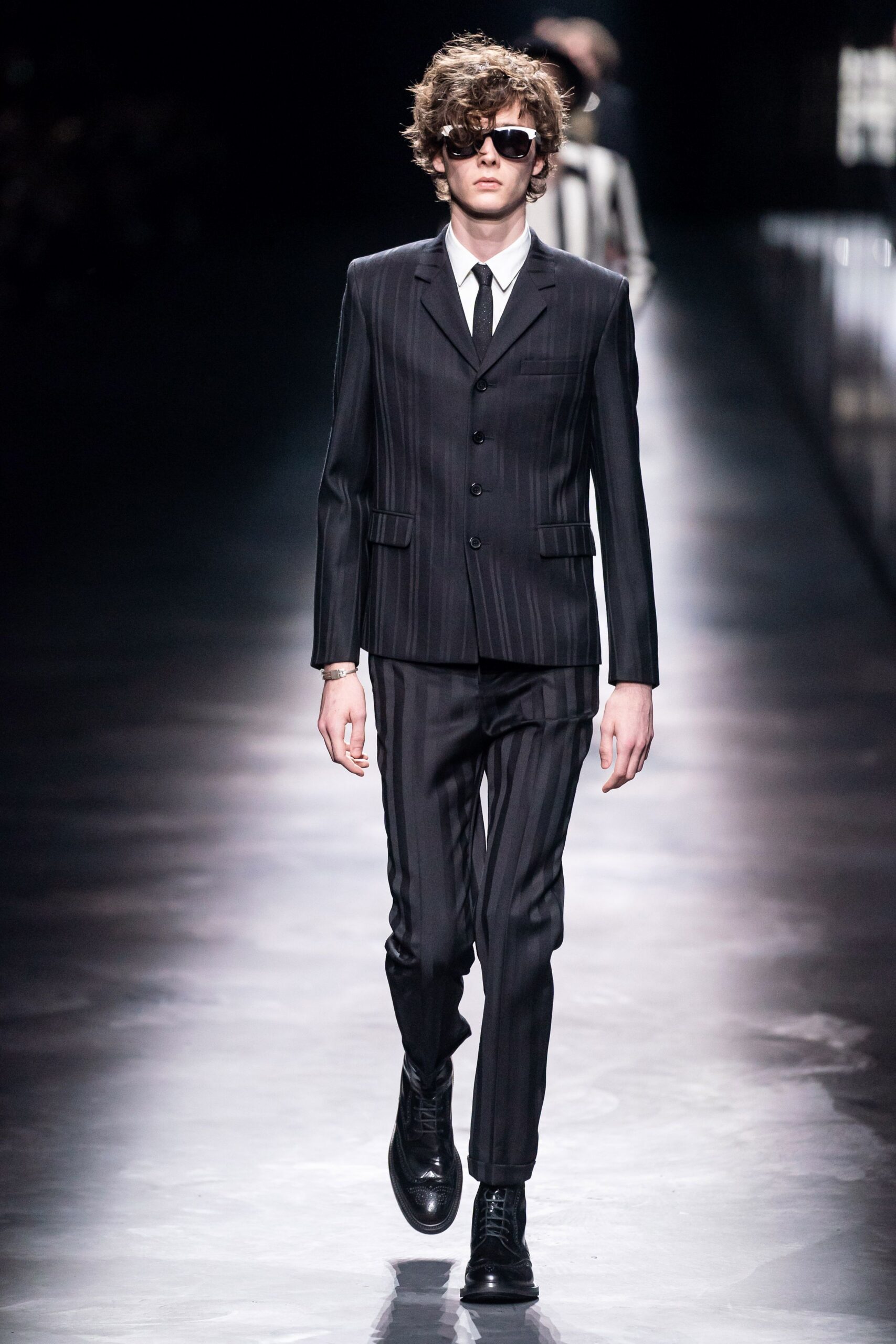 black wool long-sleeve collared tailored striped buttoned suit