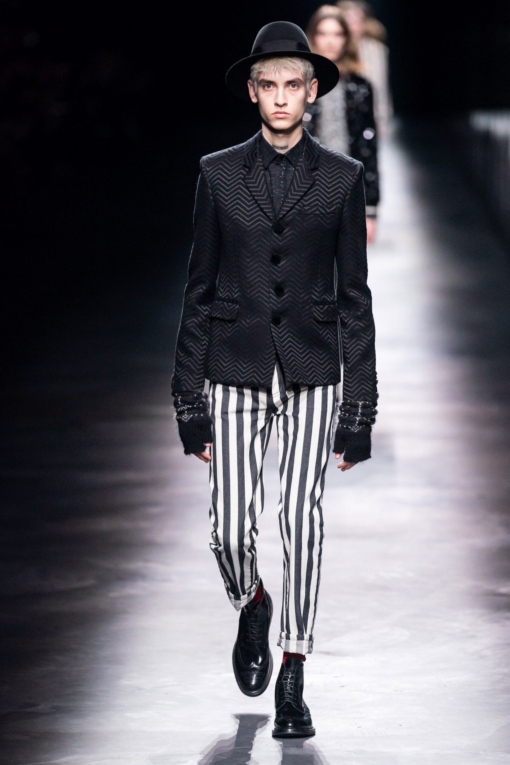 black wool long-sleeve collared tailored buttoned textured blazer