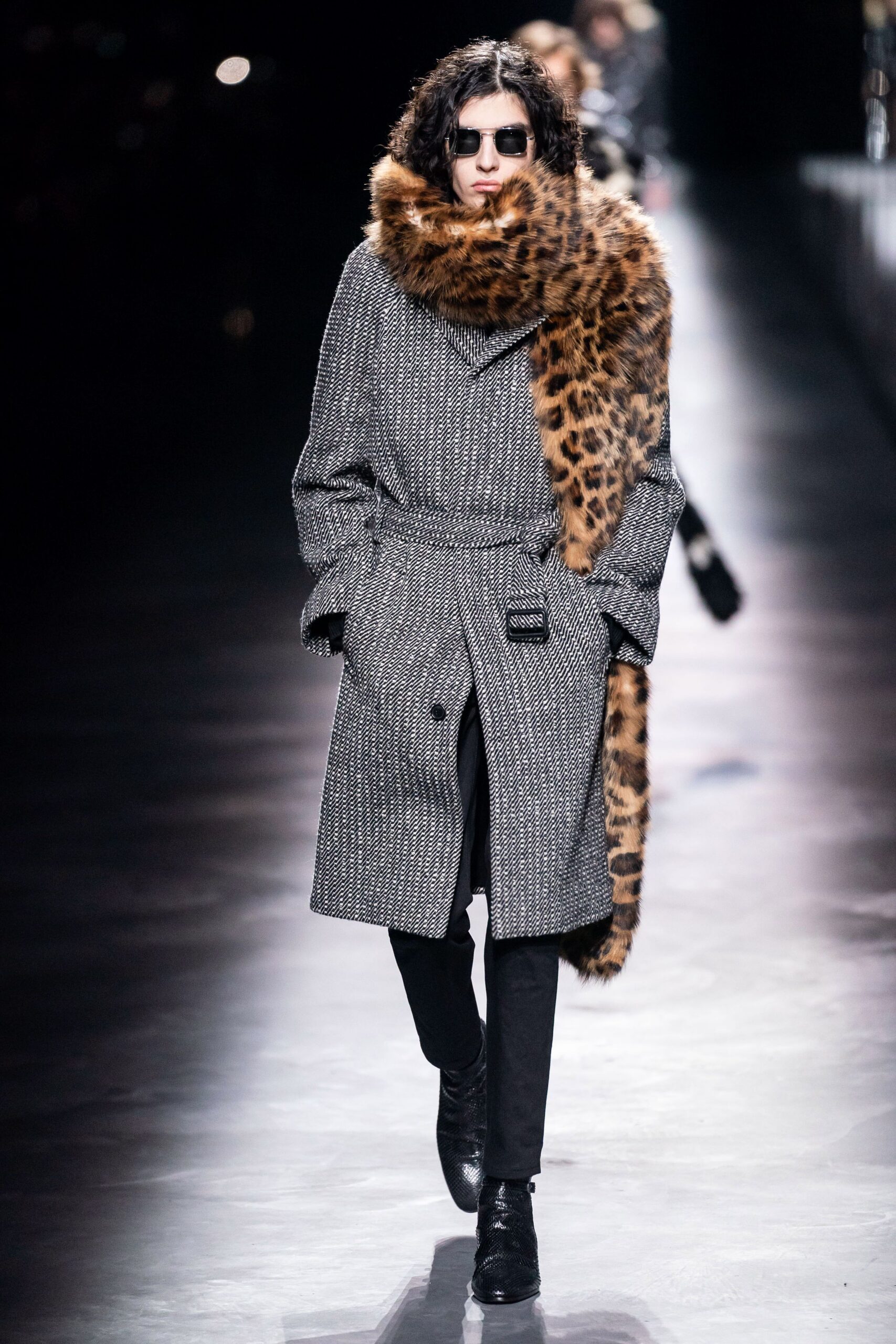 gray wool long-sleeve collared fitted belted coat