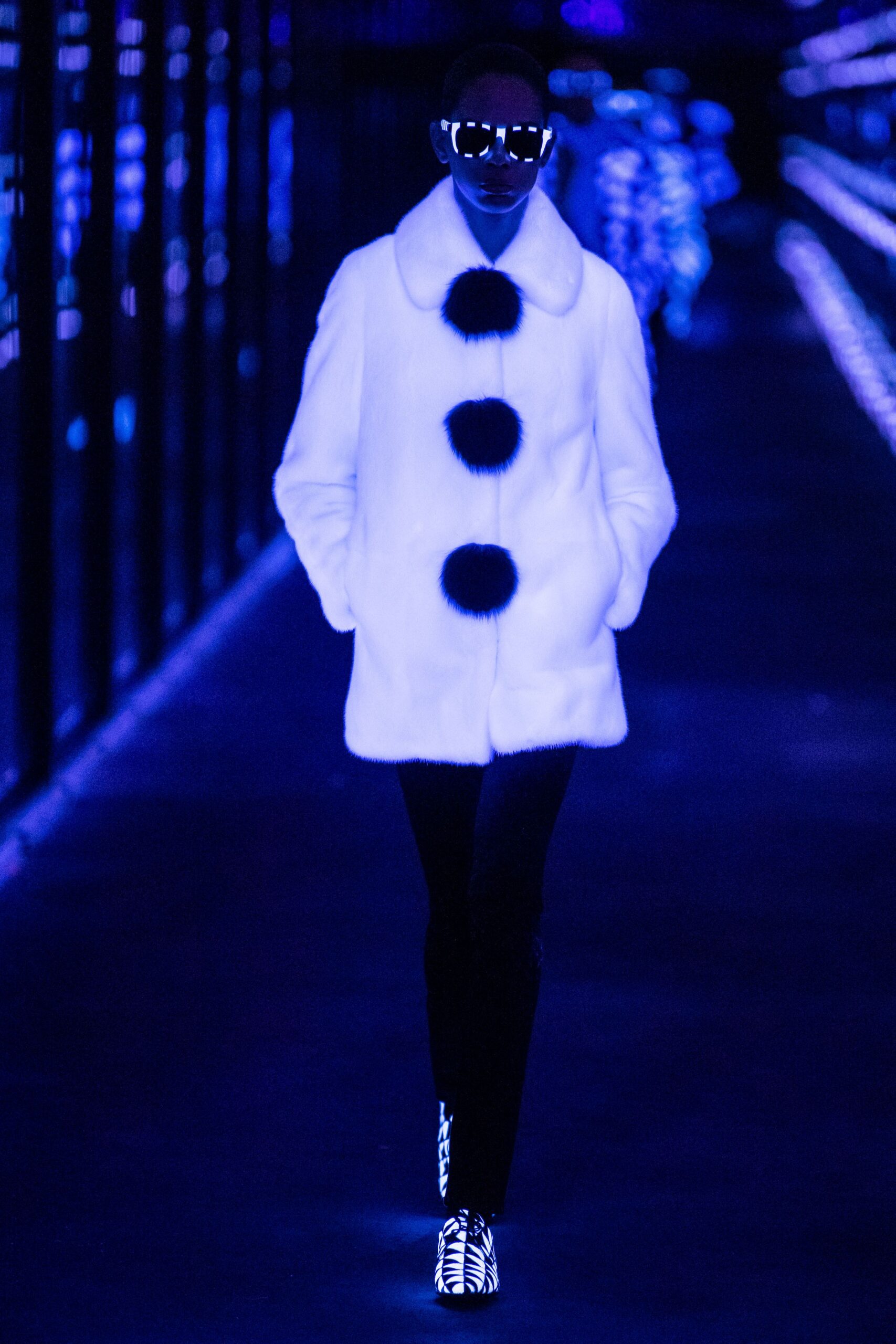 white fur long-sleeve collared fitted buttoned coat