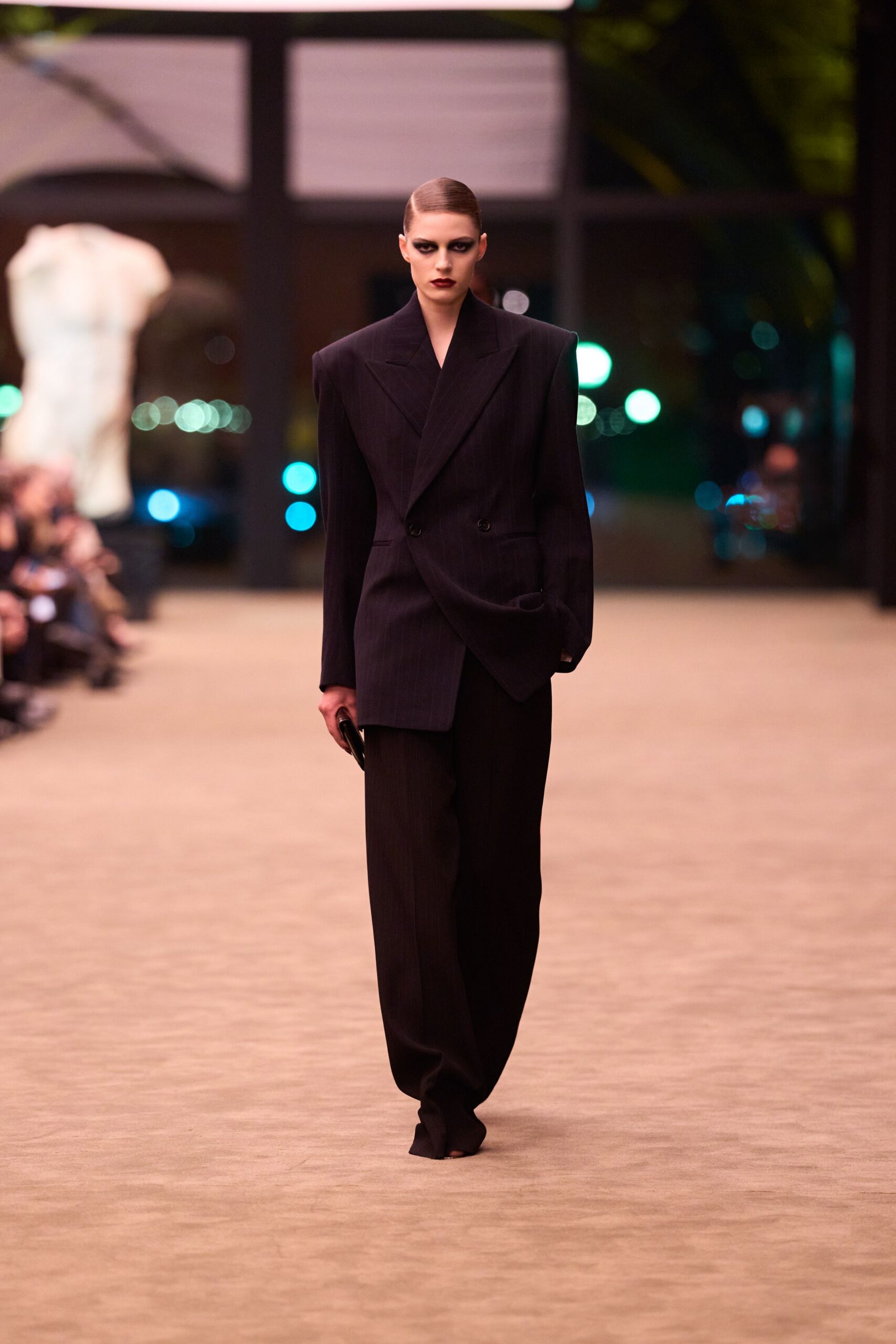 black wool long-sleeve collared tailored pleated blazer