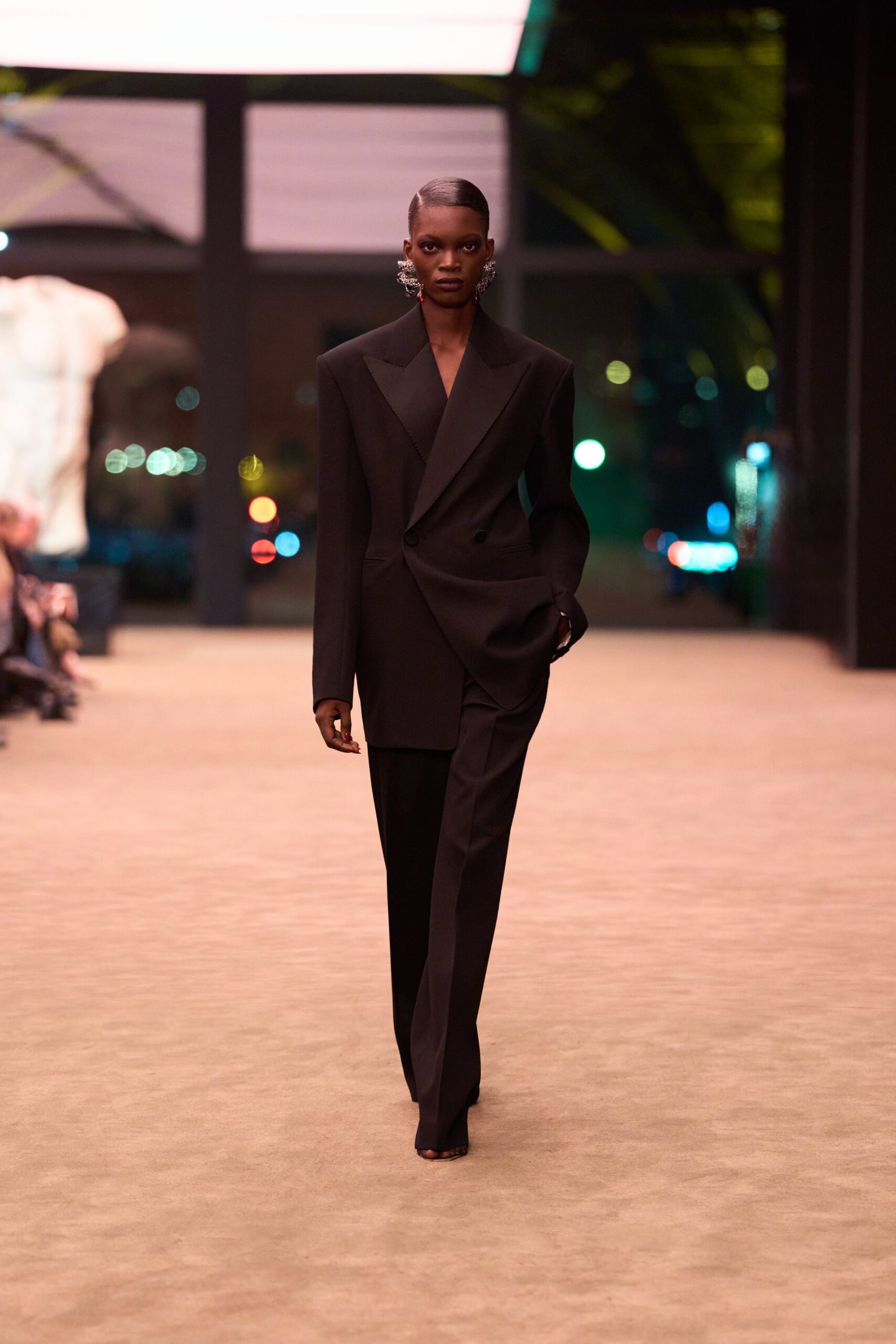 black wool long-sleeve collared tailored buttoned suit