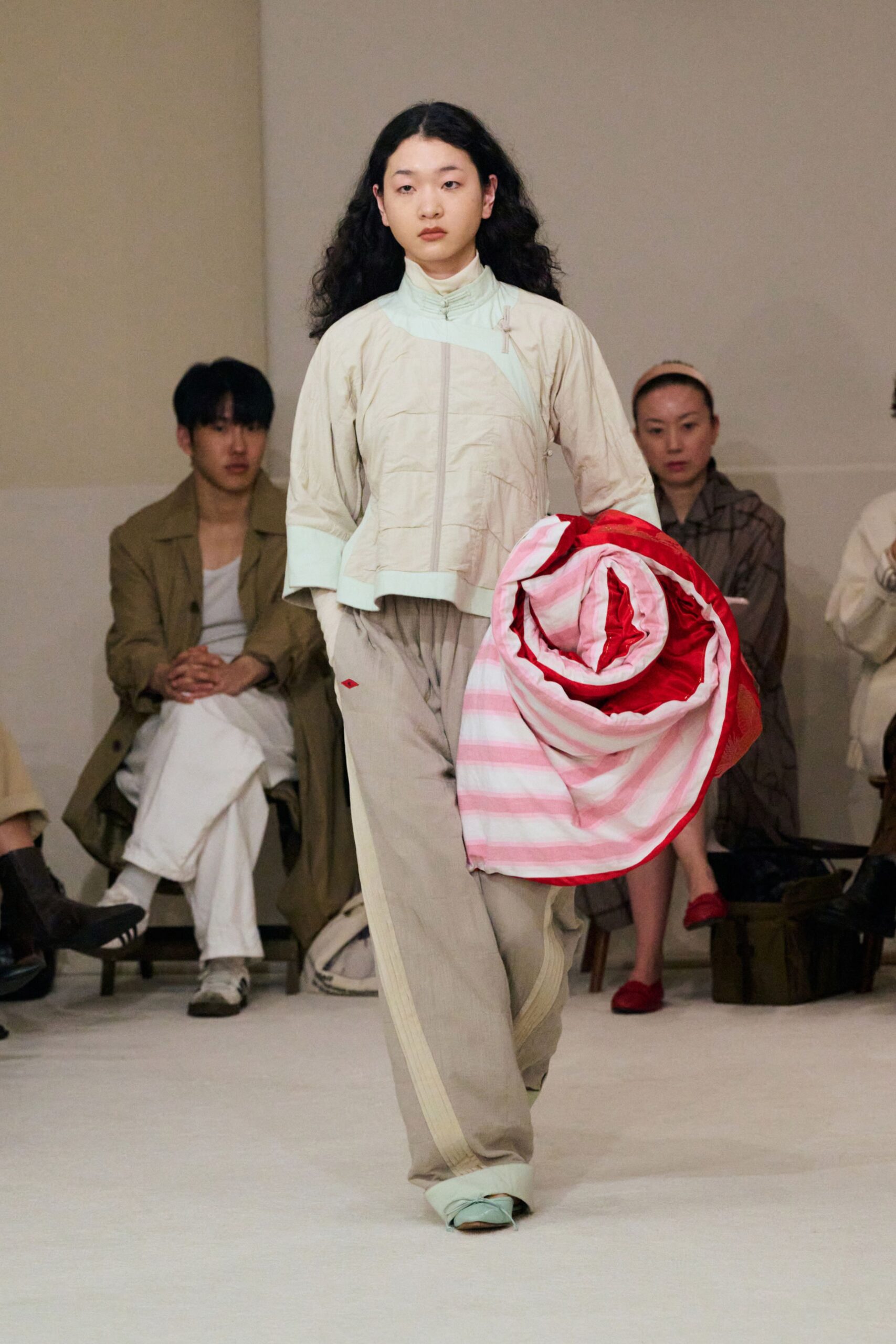 beige cotton long-sleeve collared relaxed zippered jacket