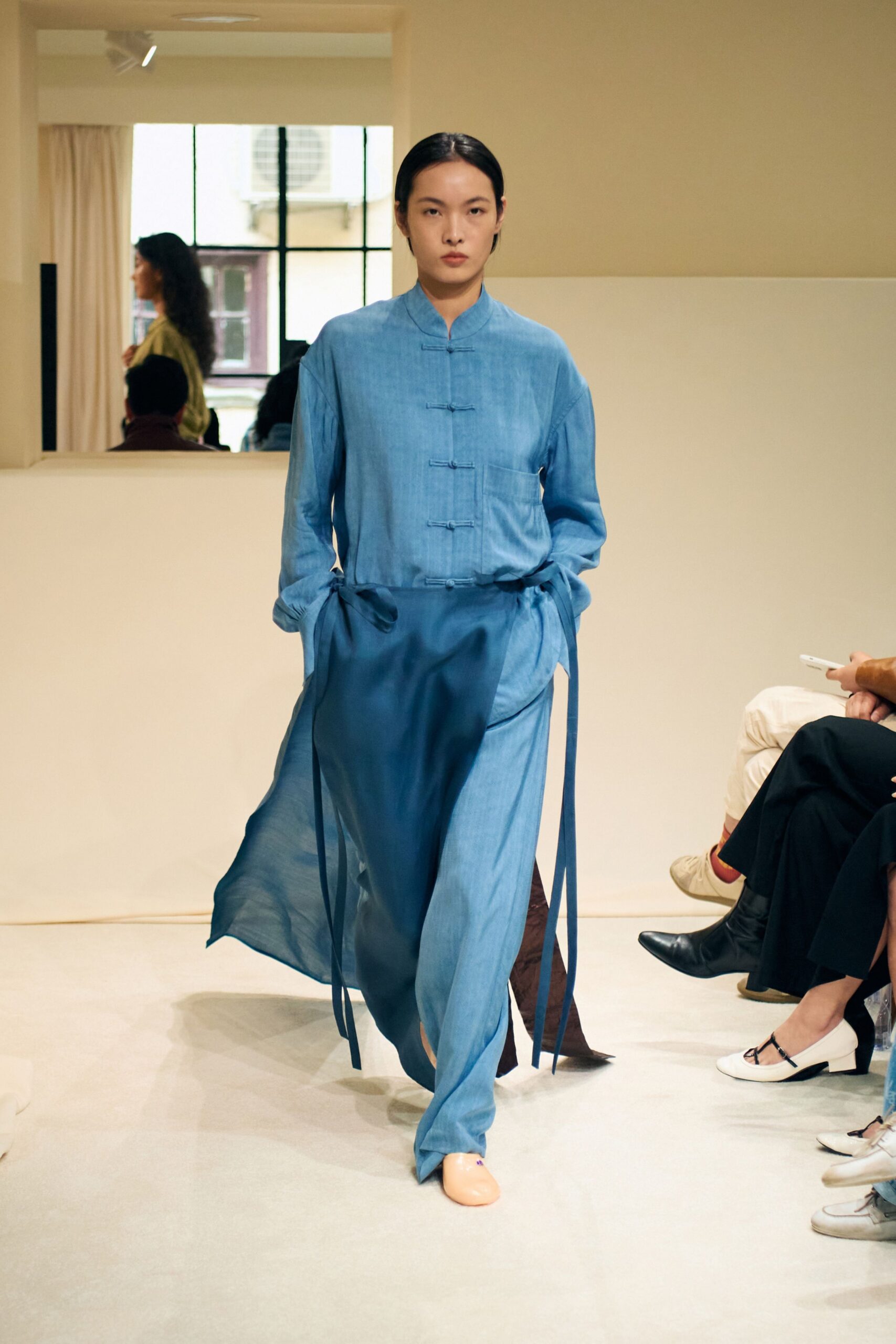 blue cotton long-sleeve collared relaxed buttoned flowing top