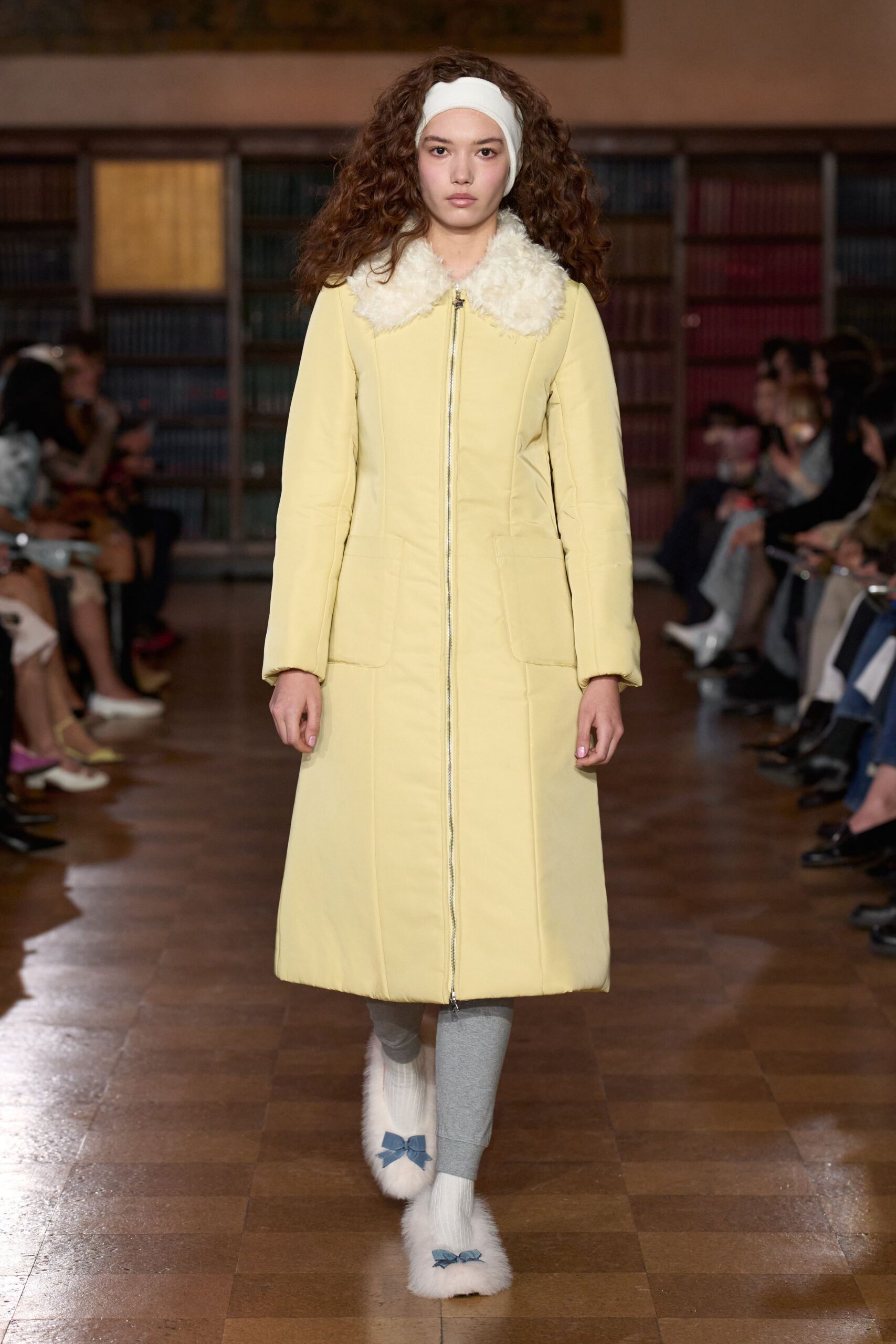 yellow cotton long-sleeve collared fitted zippered coat