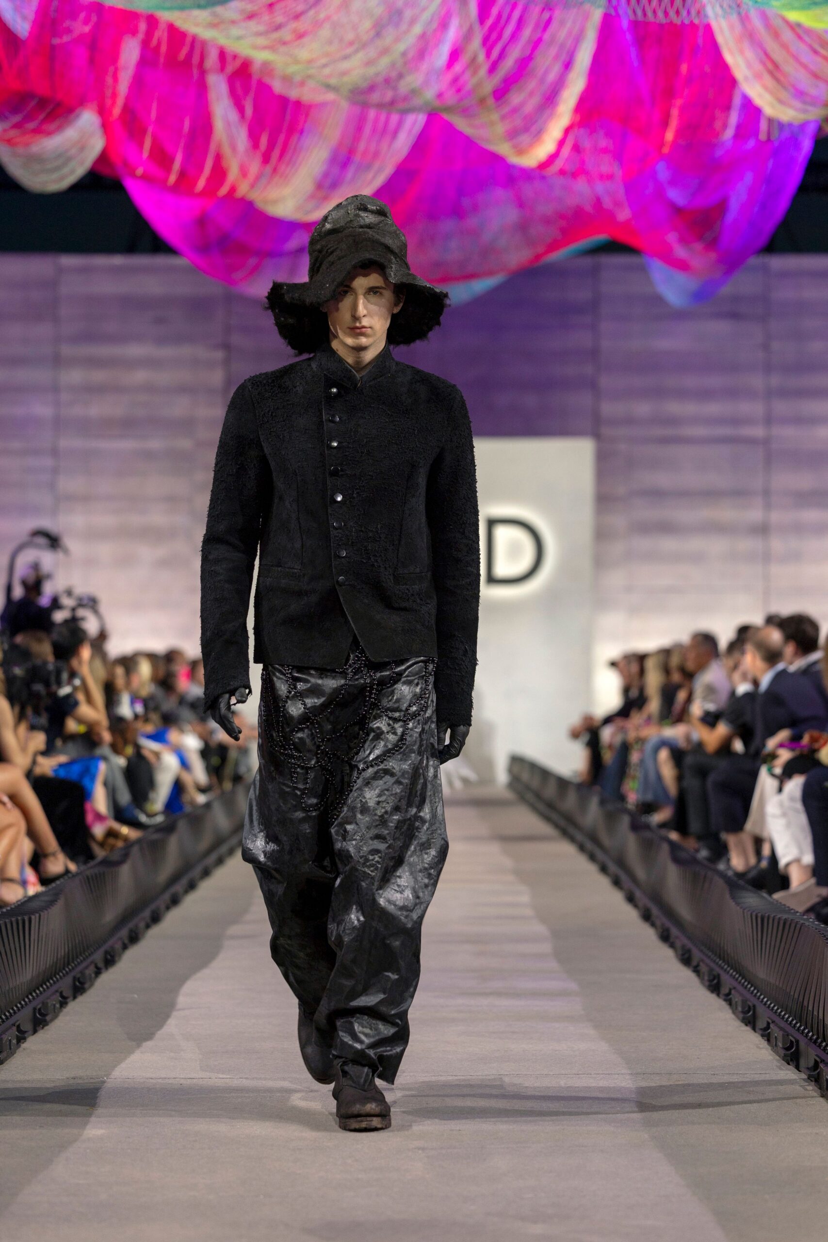 black wool long-sleeve collared fitted textured jacket