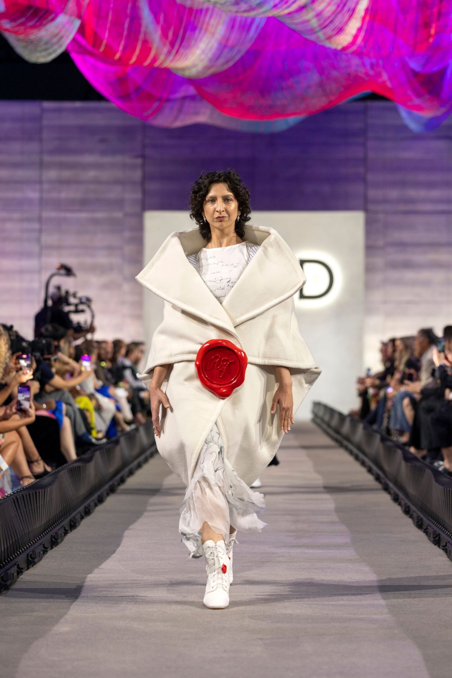 white wool long-sleeve collared oversized buttoned coat