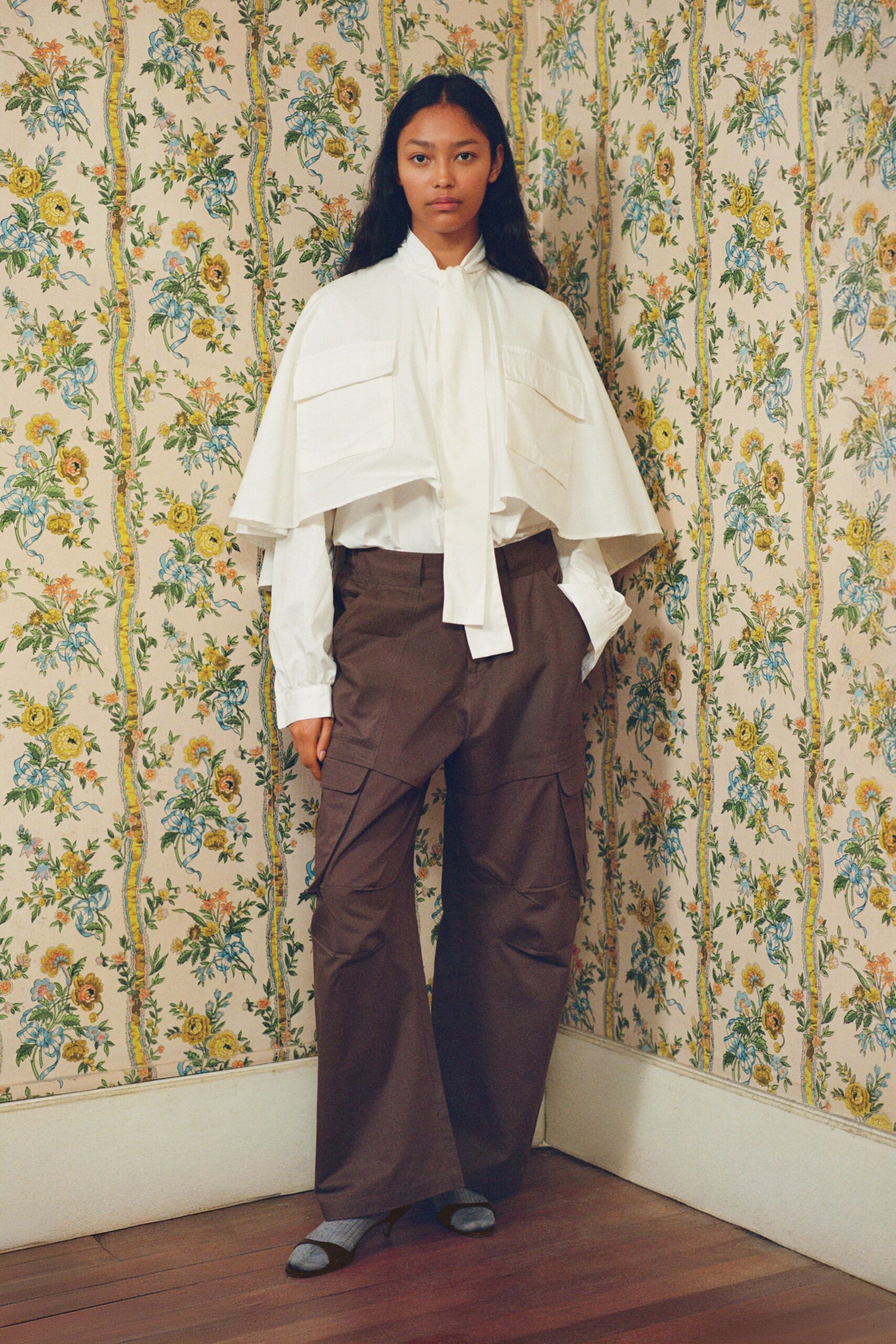 white cotton long-sleeve collared relaxed buttoned pockets blouse