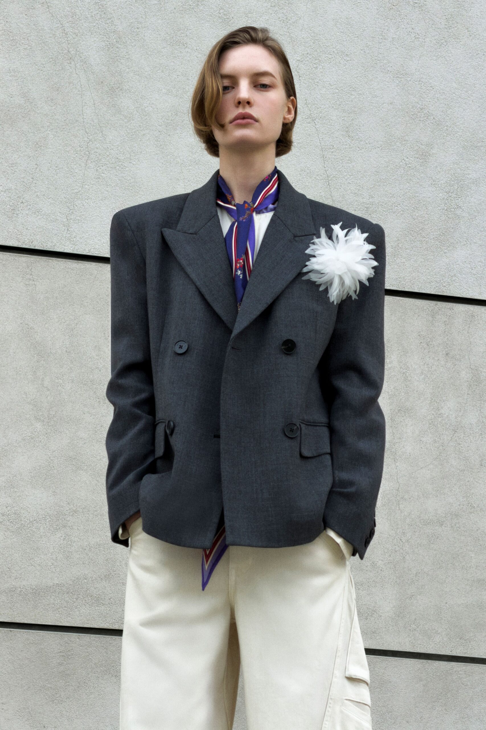gray wool long-sleeve collared tailored buttoned blazer