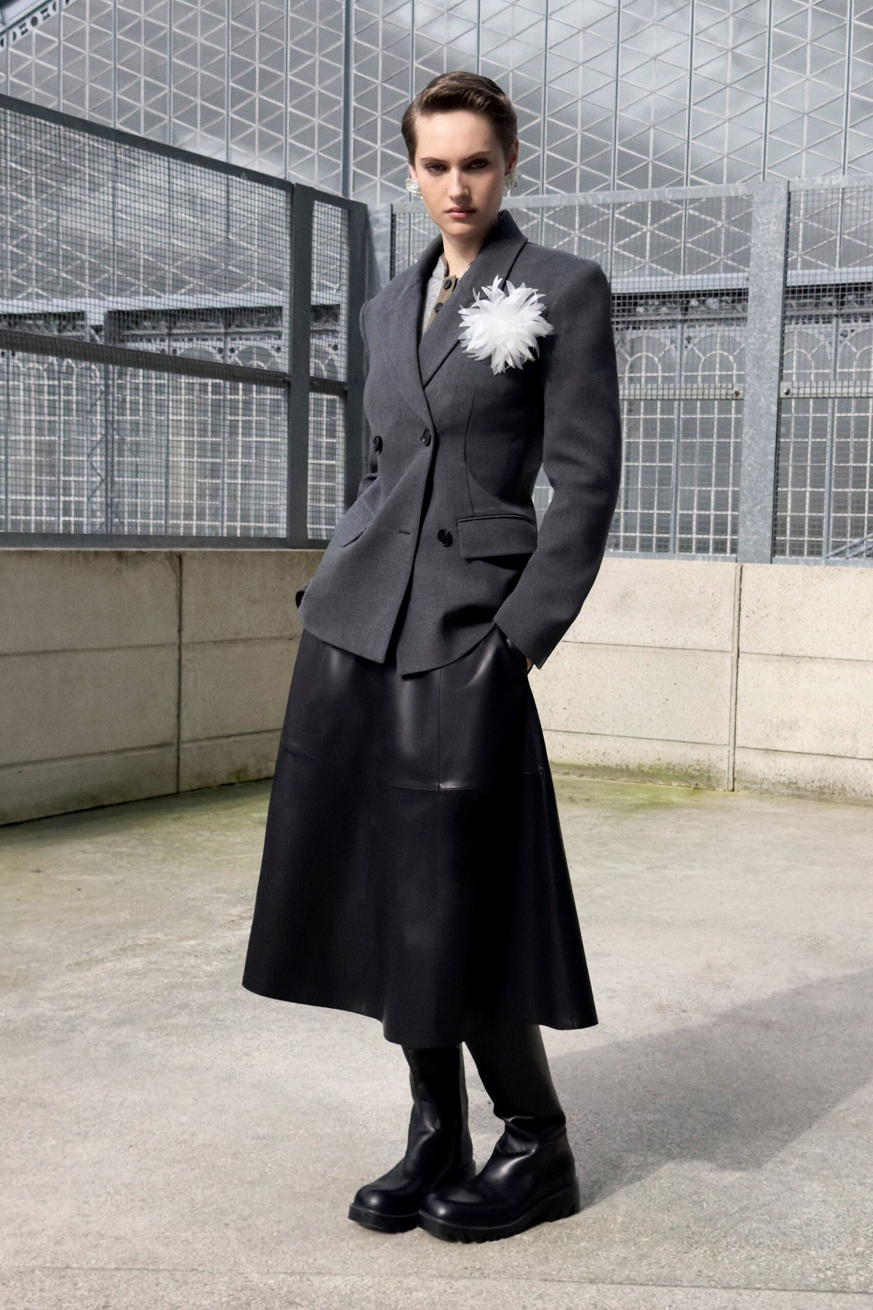 gray wool long-sleeve collared tailored pleated blazer