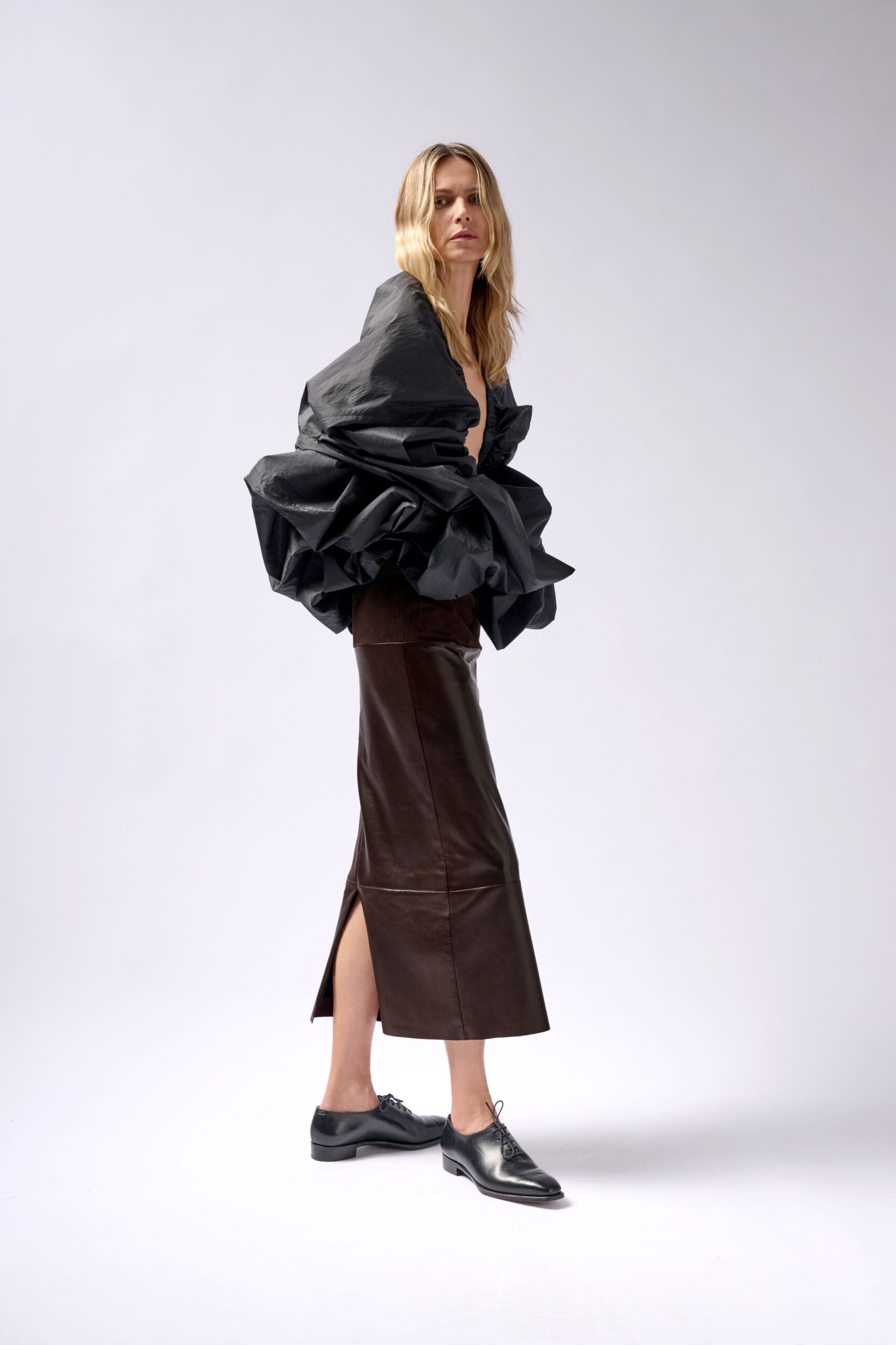 brown leather slit fitted straight-leg skirt