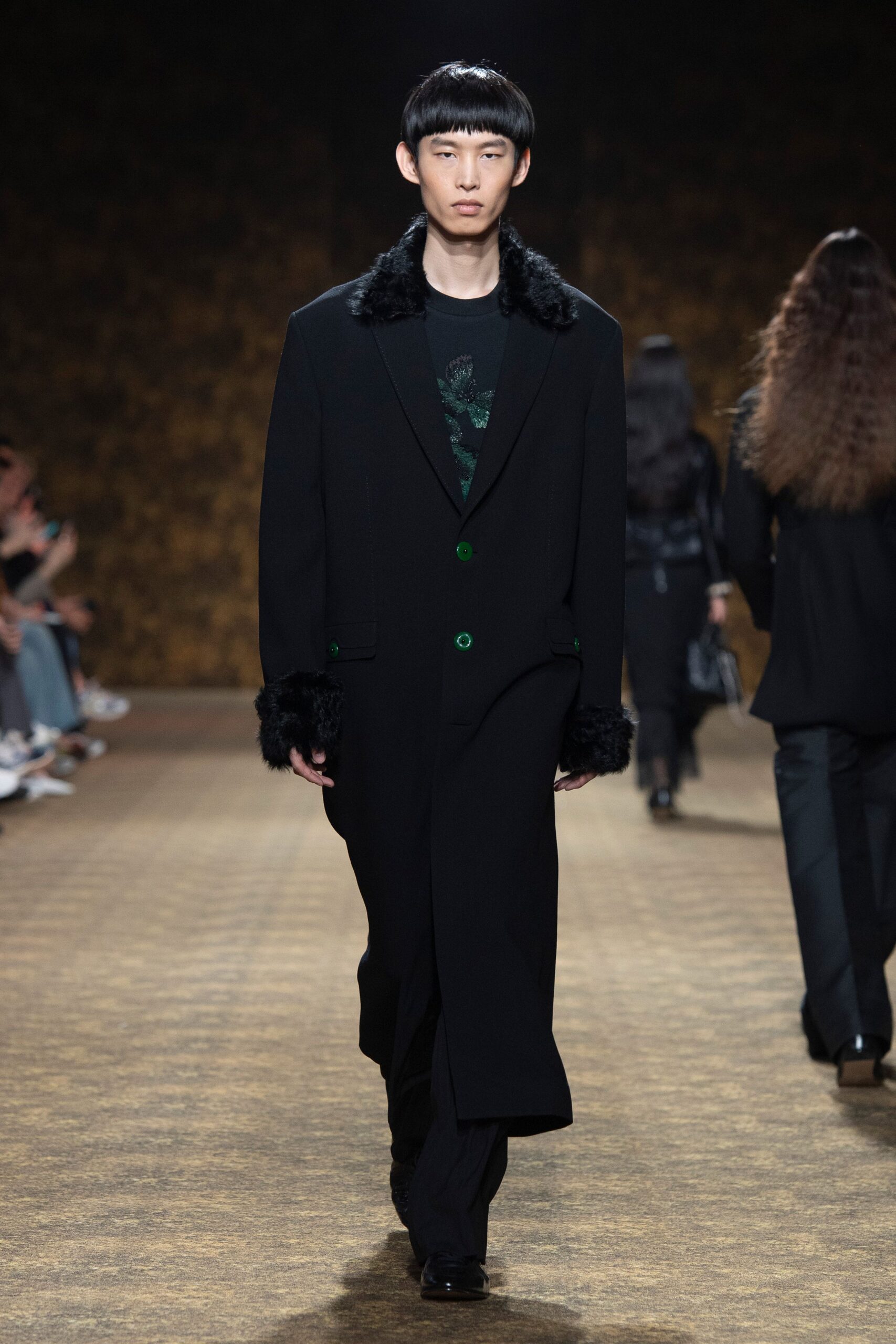 black wool long-sleeve collared tailored buttoned coat