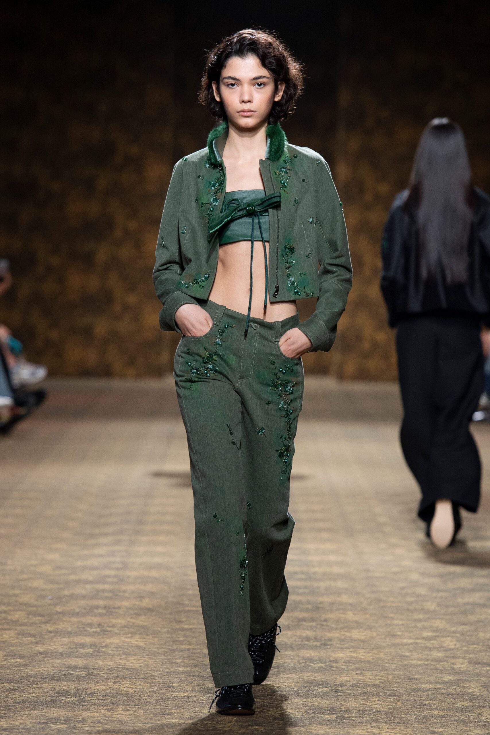 green cotton short-sleeve collared fitted embroidered jacket