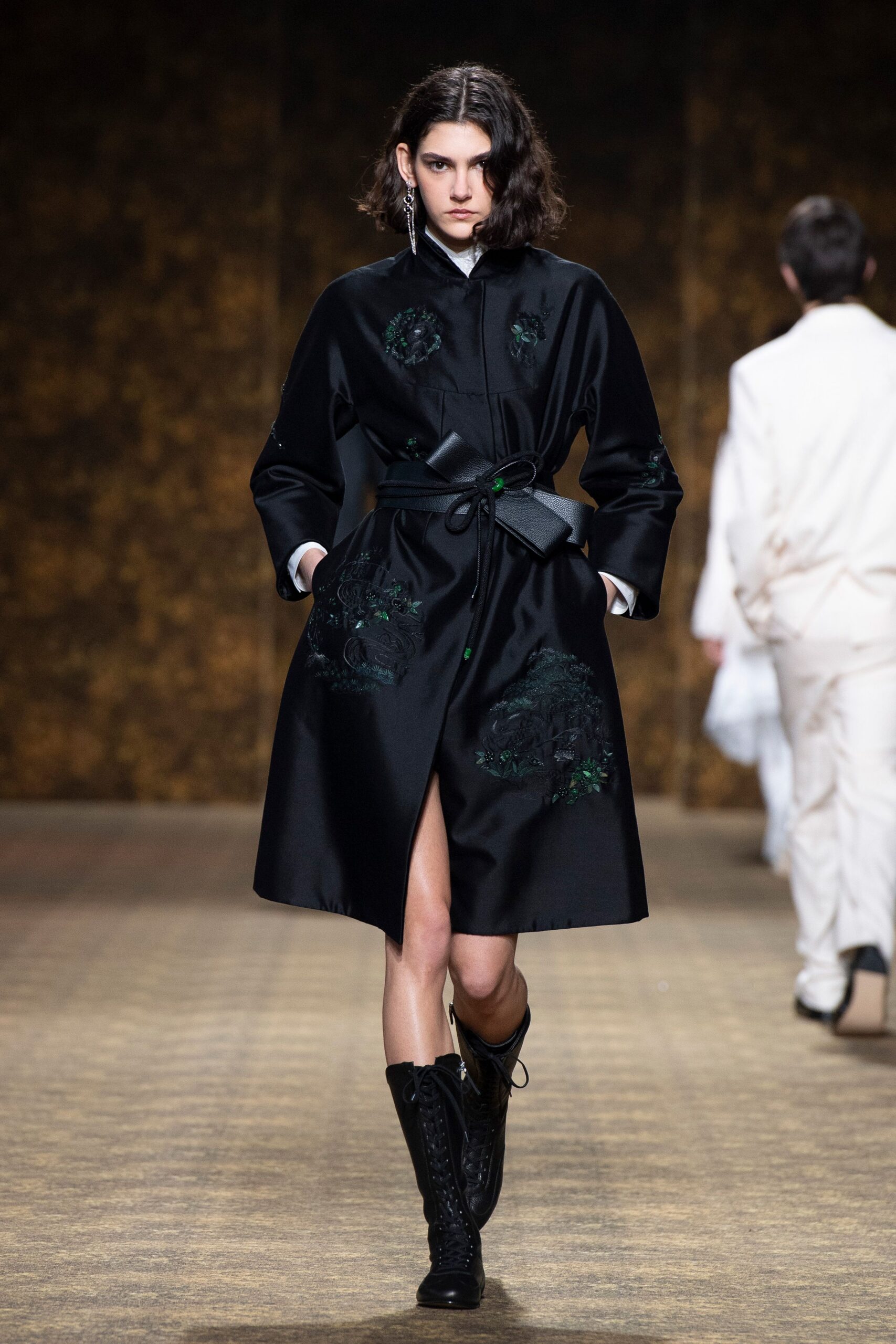 black silk long-sleeve collared fitted buttoned embroidered coat