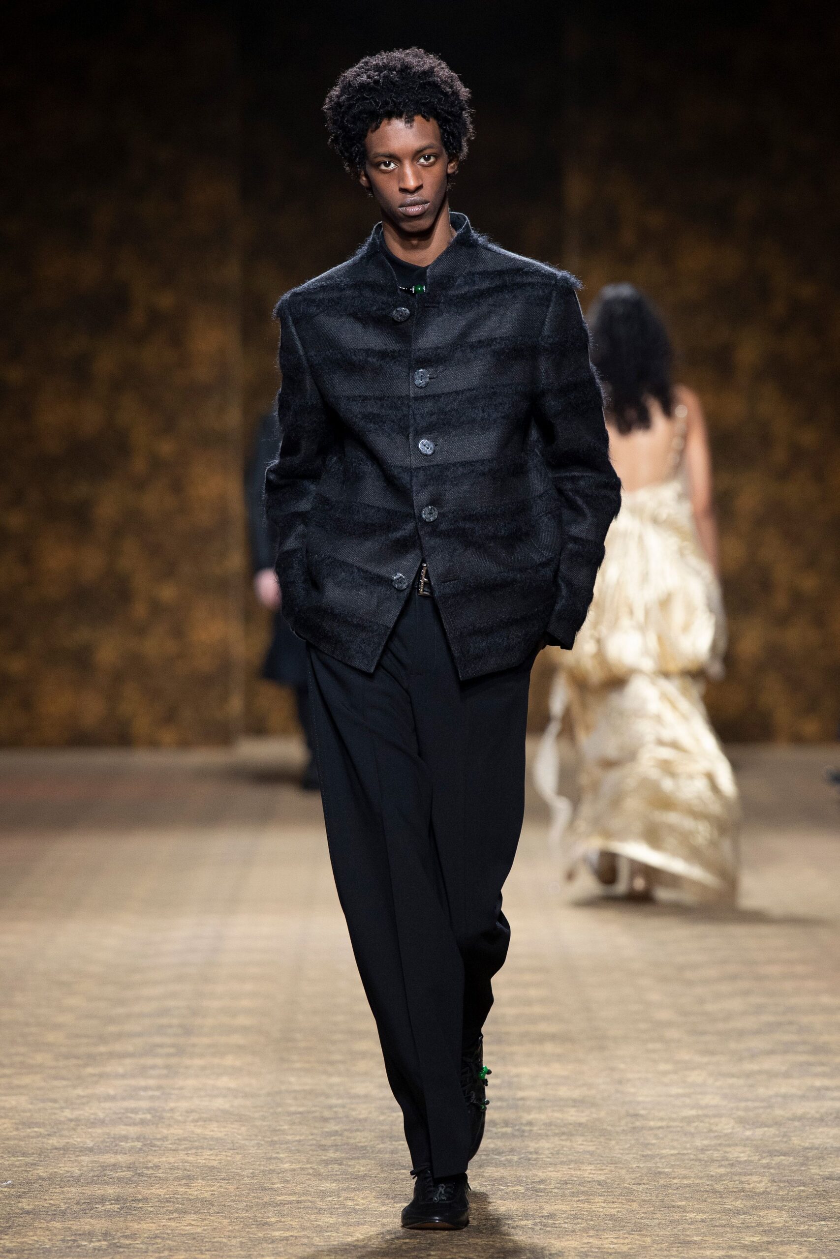 black wool long-sleeve collared fitted striped jacket
