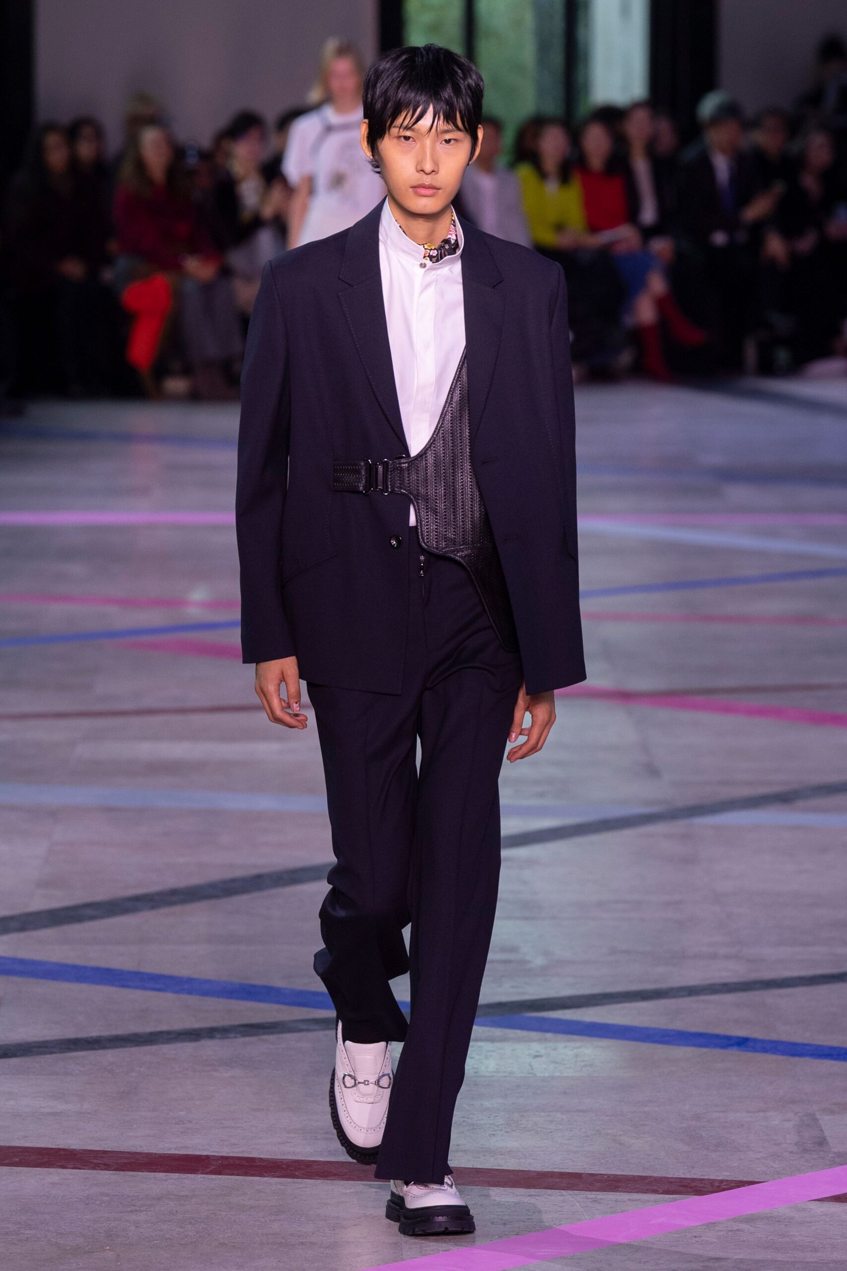 black wool long-sleeve collared tailored buttoned suit
