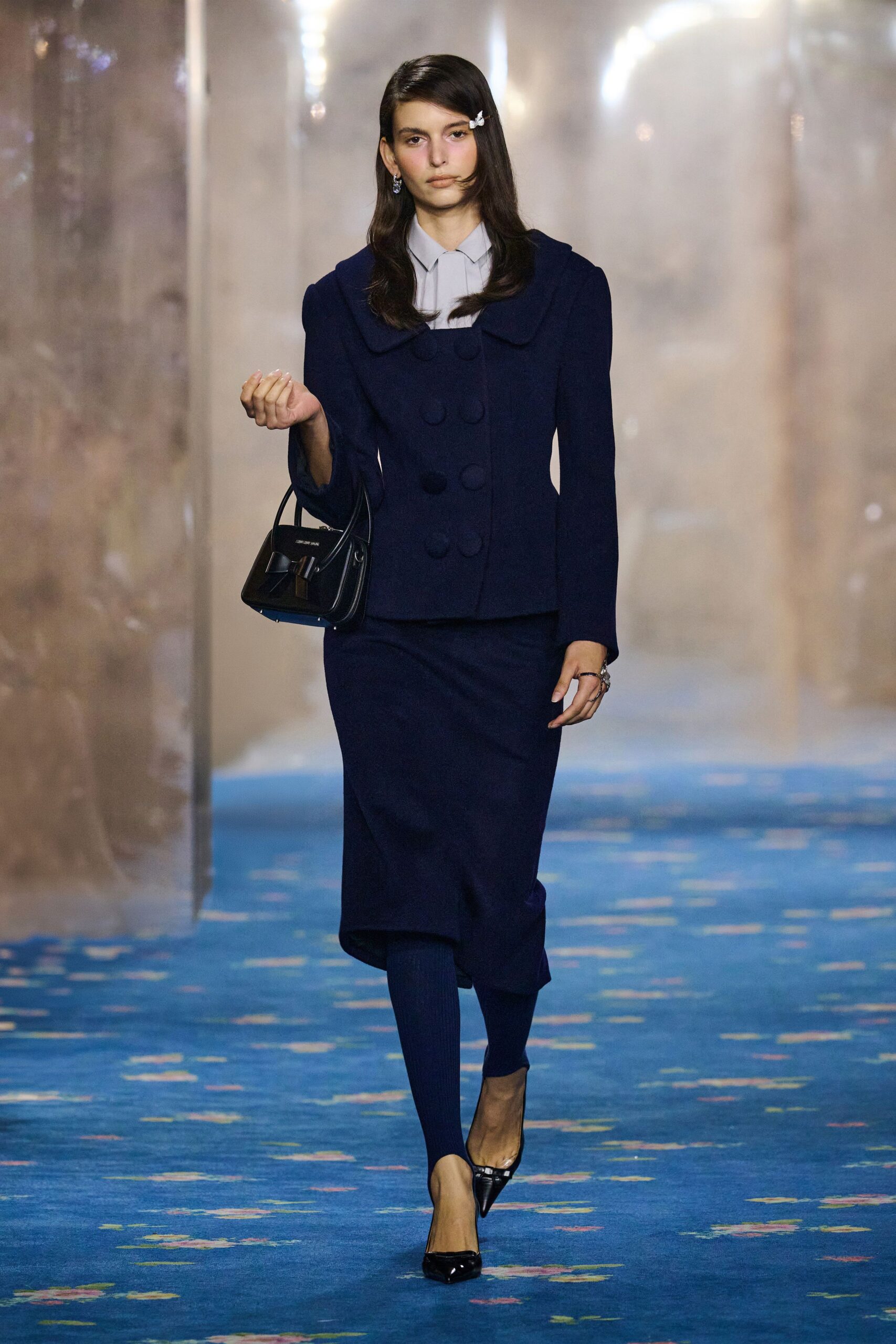 navy blazer and pencil skirt outfit