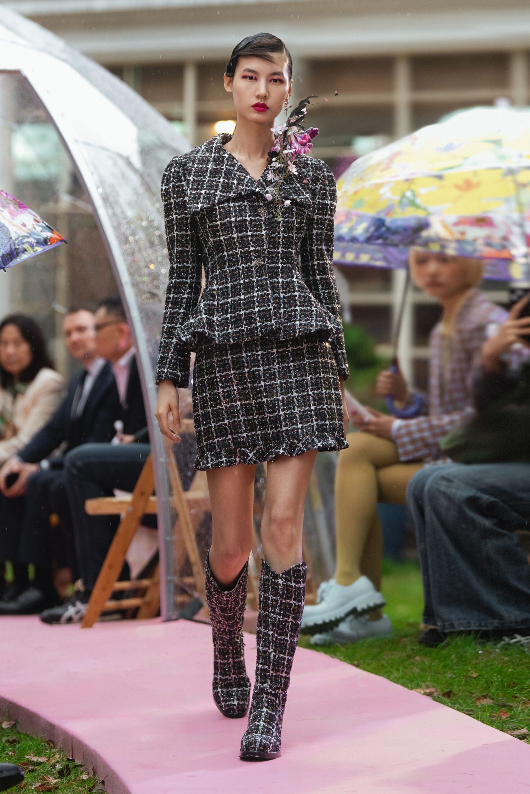 black tweed fitted pencil mini skirt