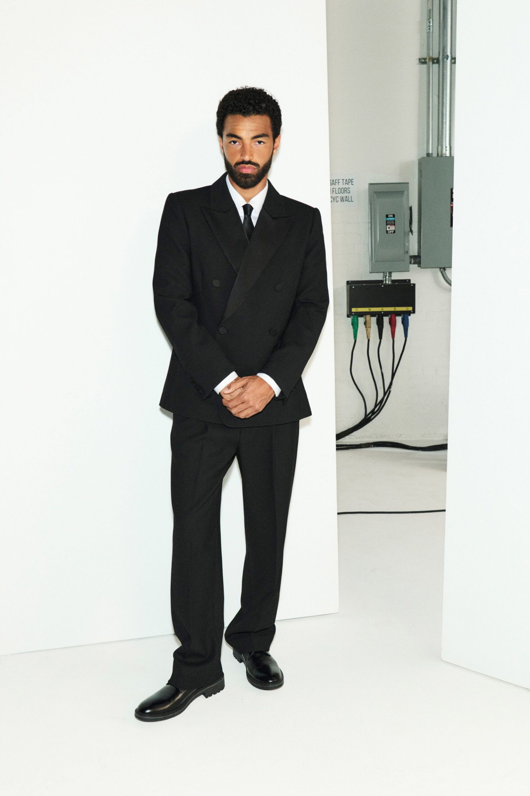 black long-sleeve collared tailored suit