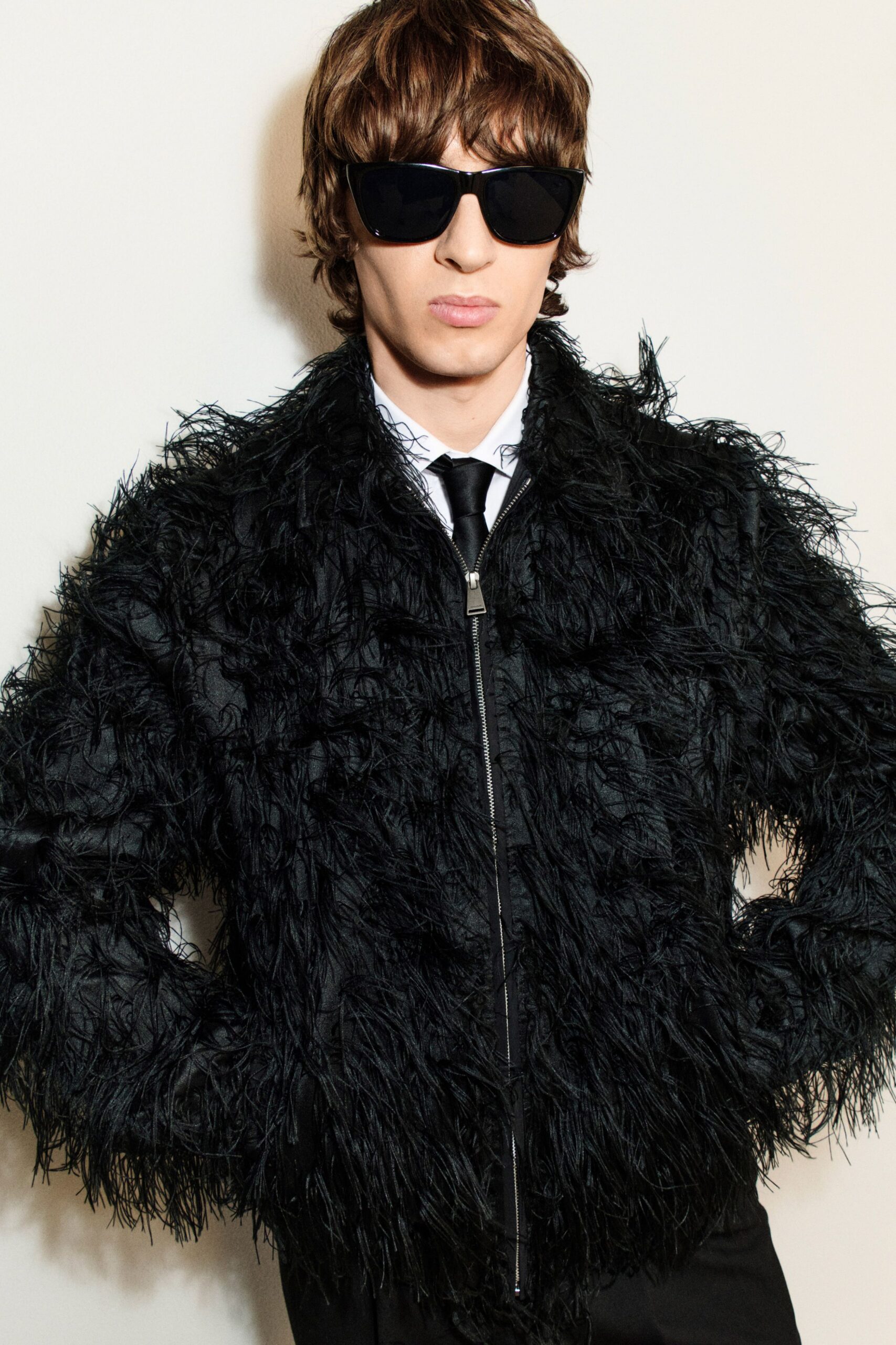 black fur long-sleeve collared fitted fringed jacket