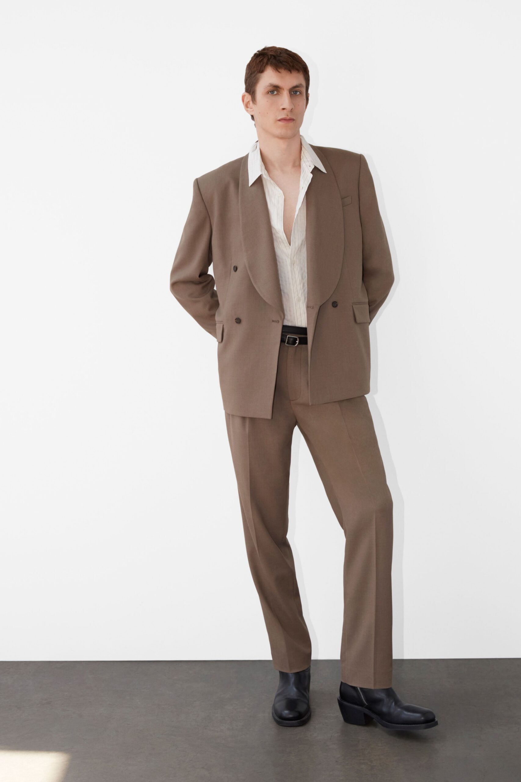brown cotton long-sleeve collared tailored suit