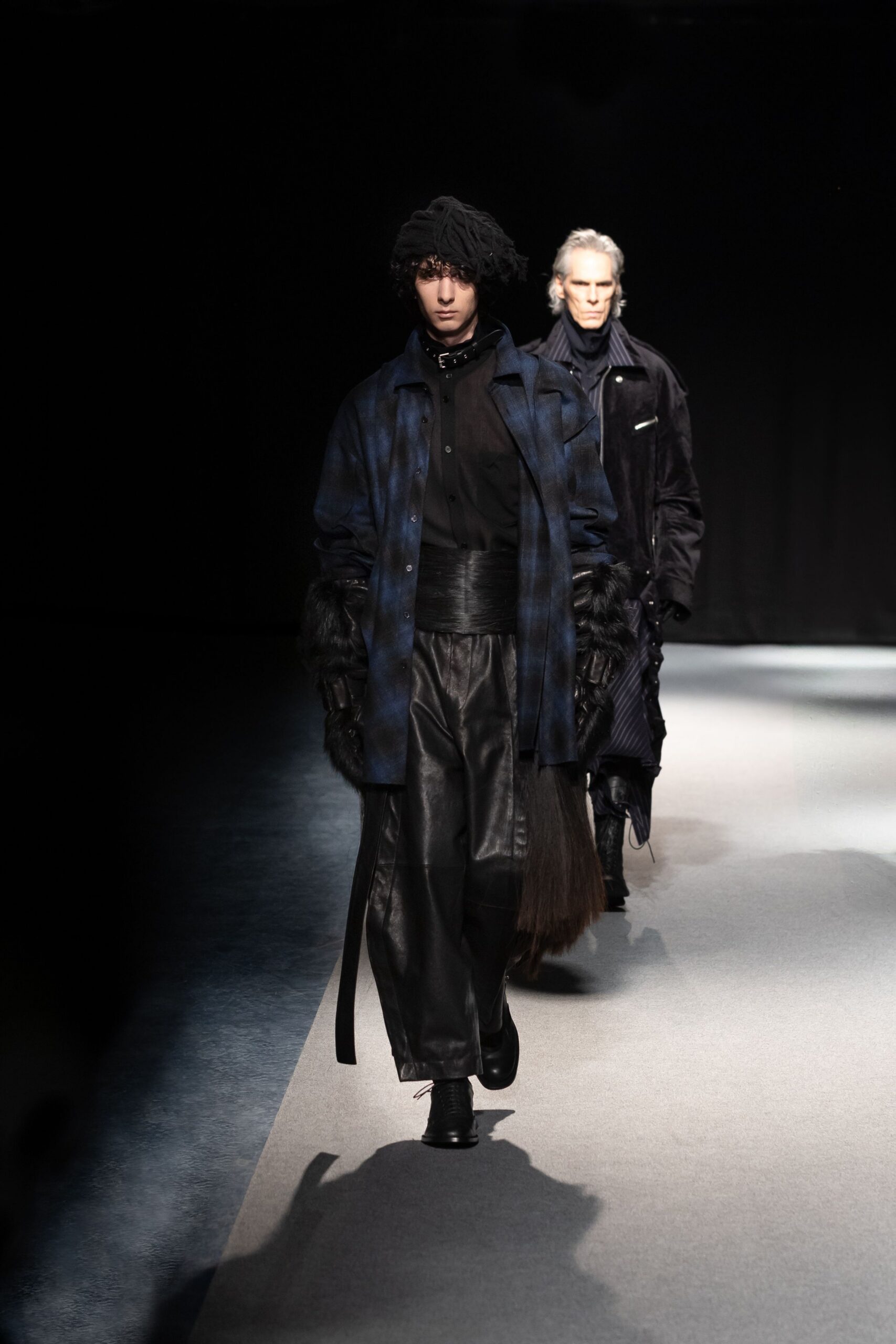 blue wool long-sleeve collared relaxed checked coat