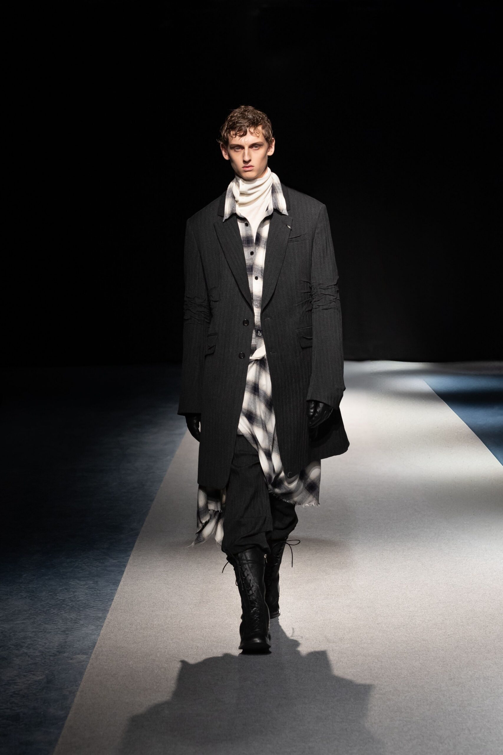 black wool long-sleeve collared structured buttoned pleated coat