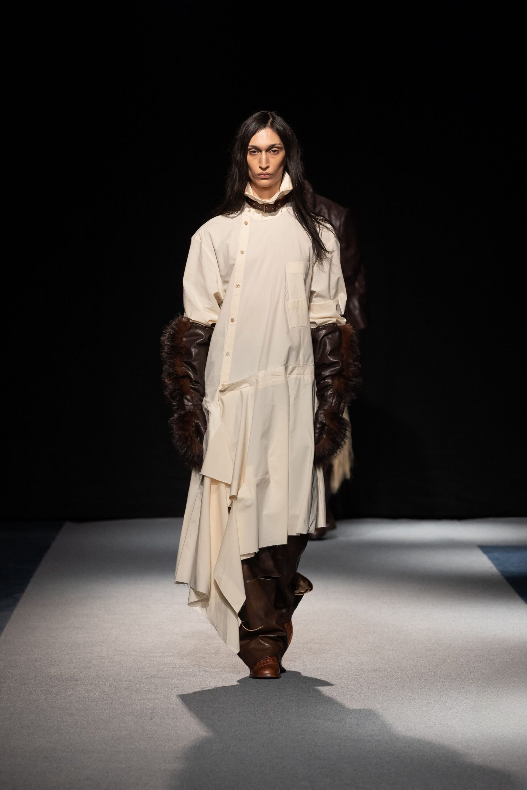 brown fur fitted gloves