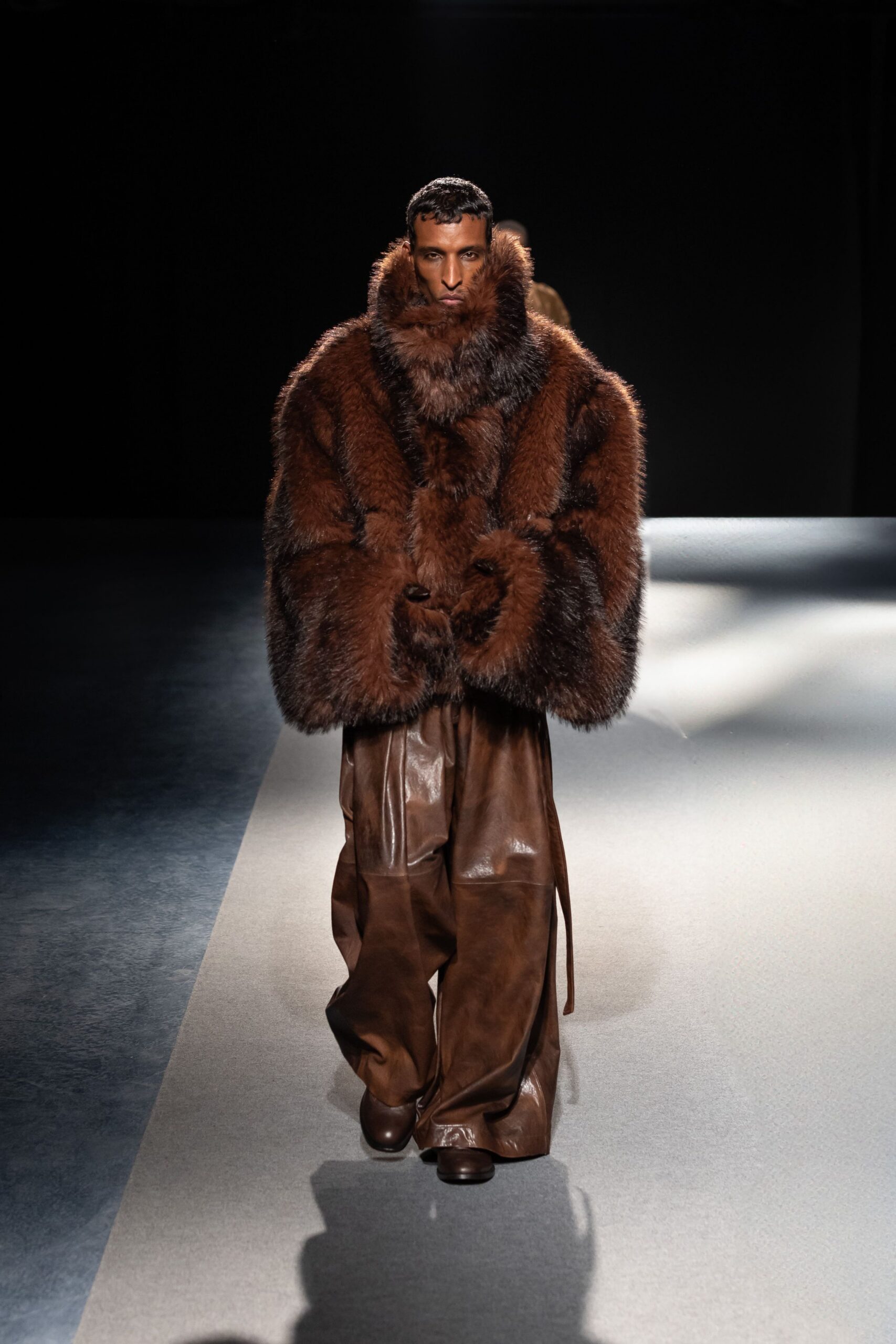 brown fur long-sleeve collared oversized coat