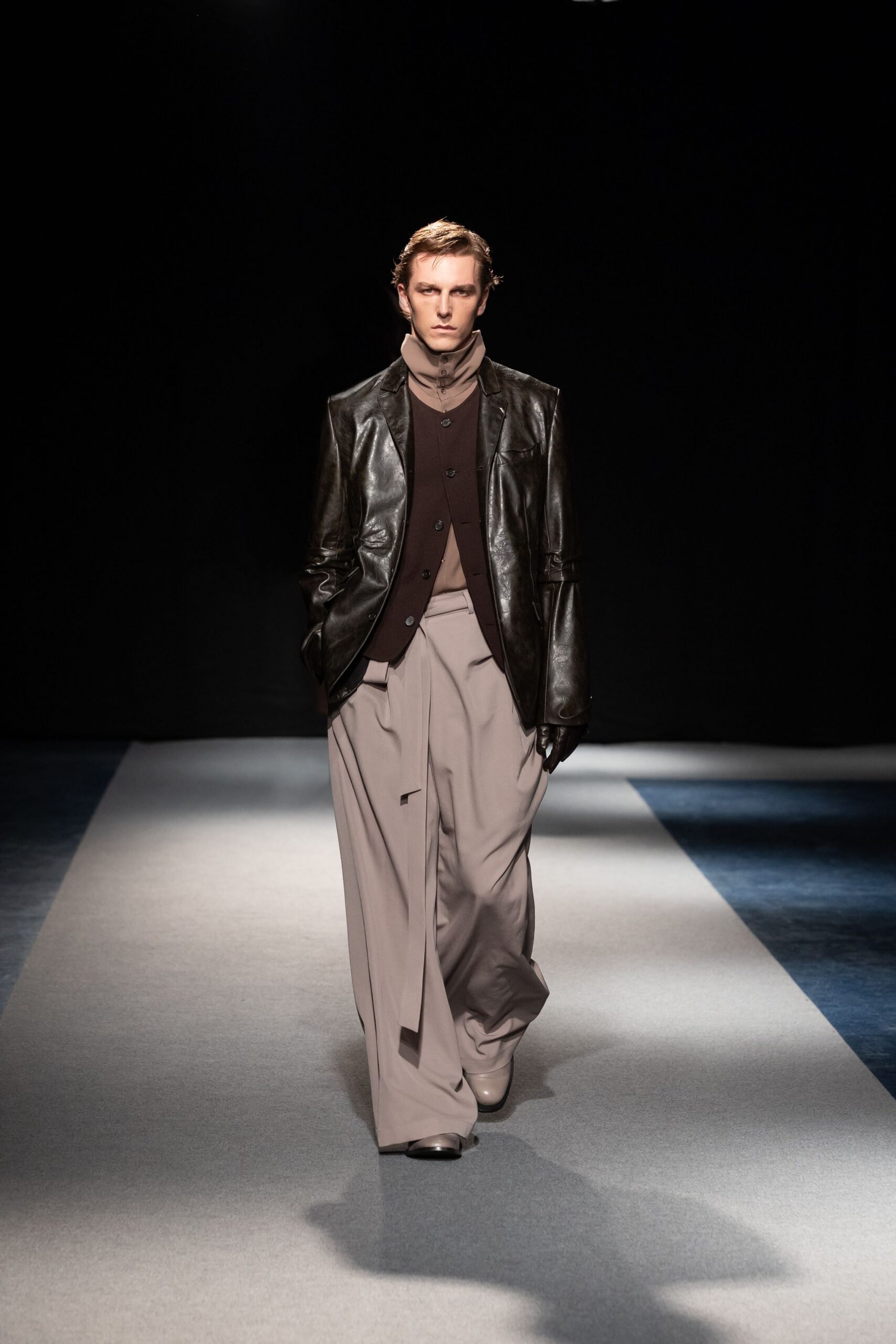gray cotton relaxed pleated pants