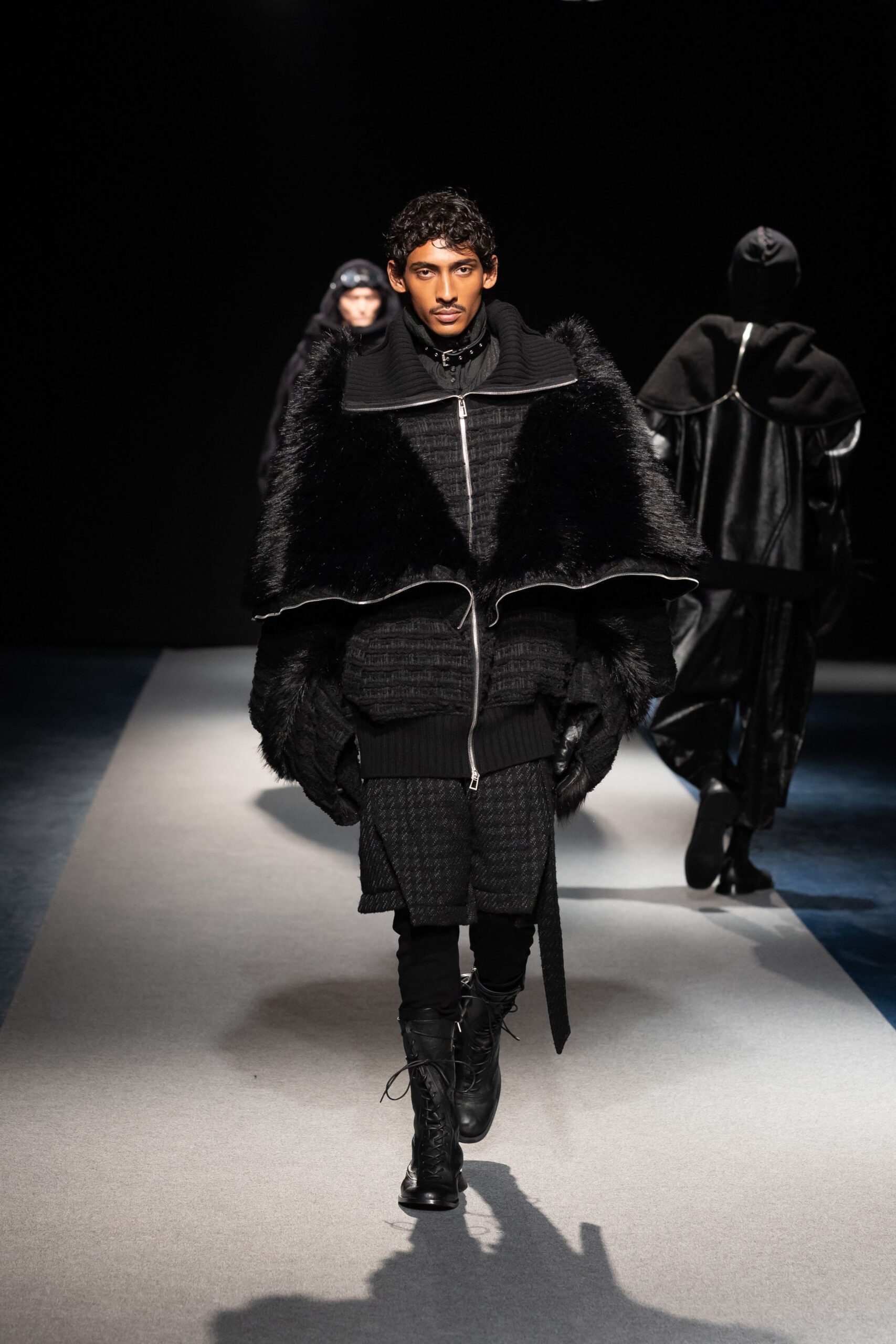 black fur long-sleeve collared relaxed layered zippered coat