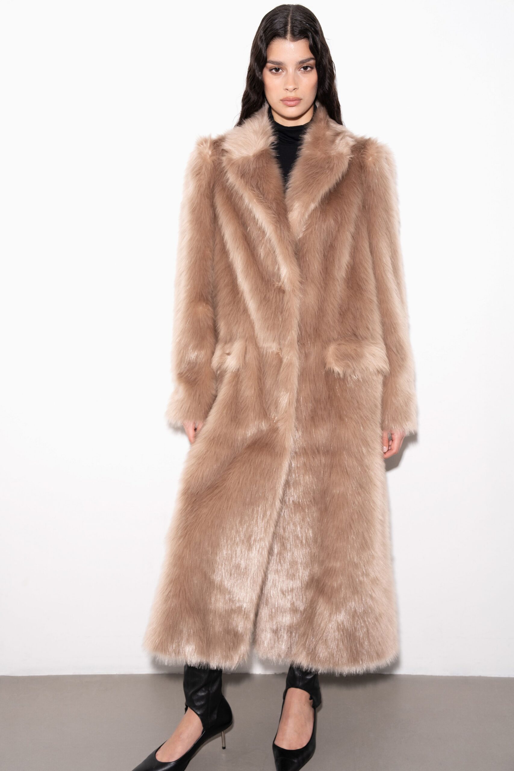 beige faux-fur long-sleeve collared relaxed maxi coat