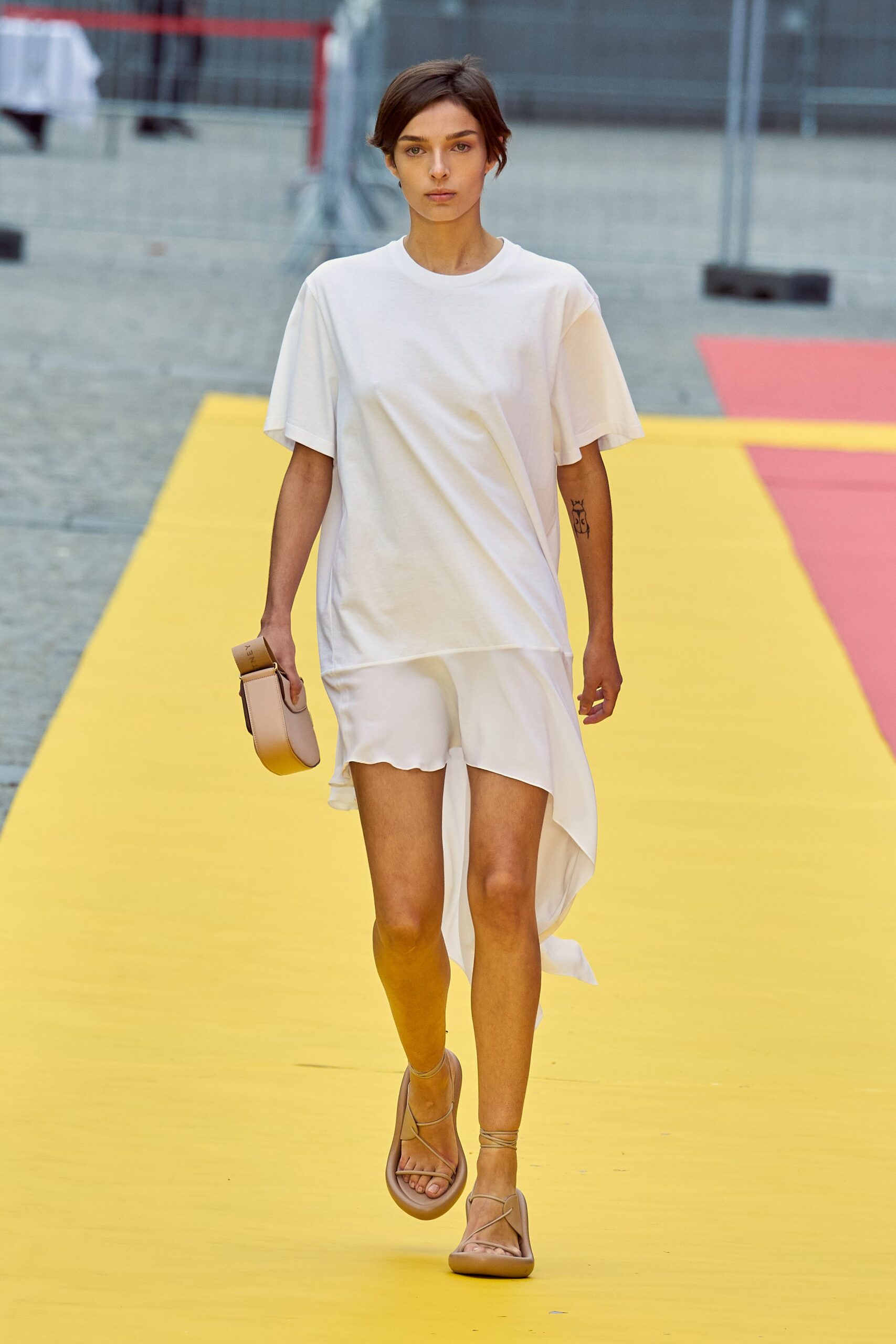 Stella McCartney Spring 2023 Ready-to-Wear Look 17