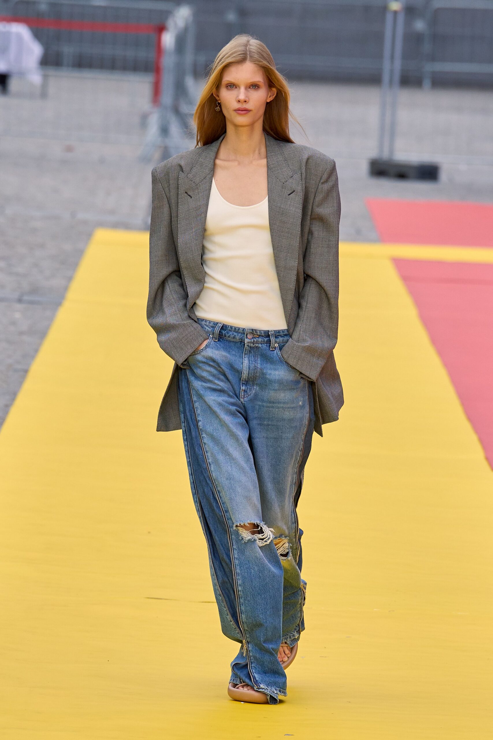 gray cotton long-sleeve collared relaxed buttoned blazer