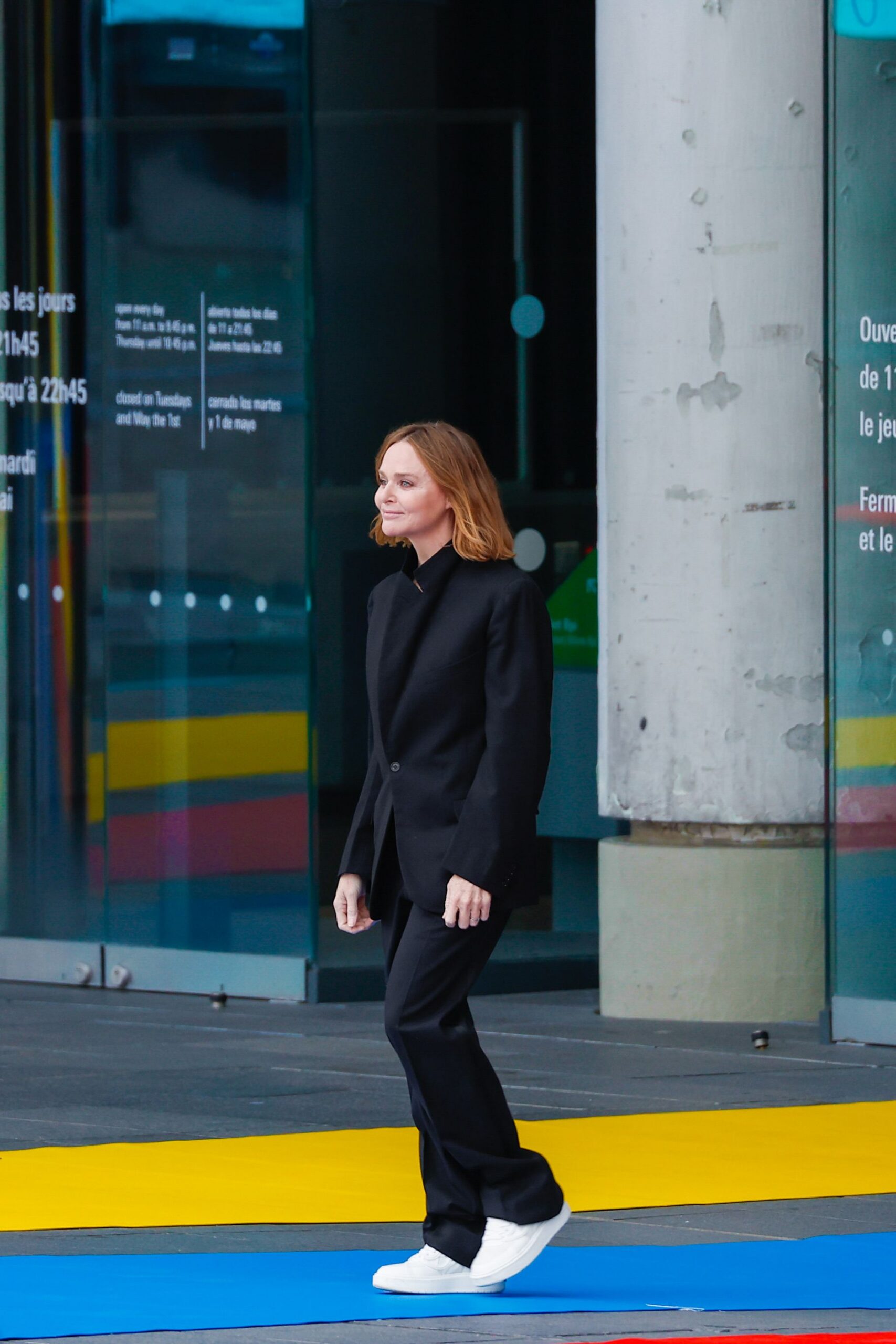 black wool long-sleeve collared tailored suit