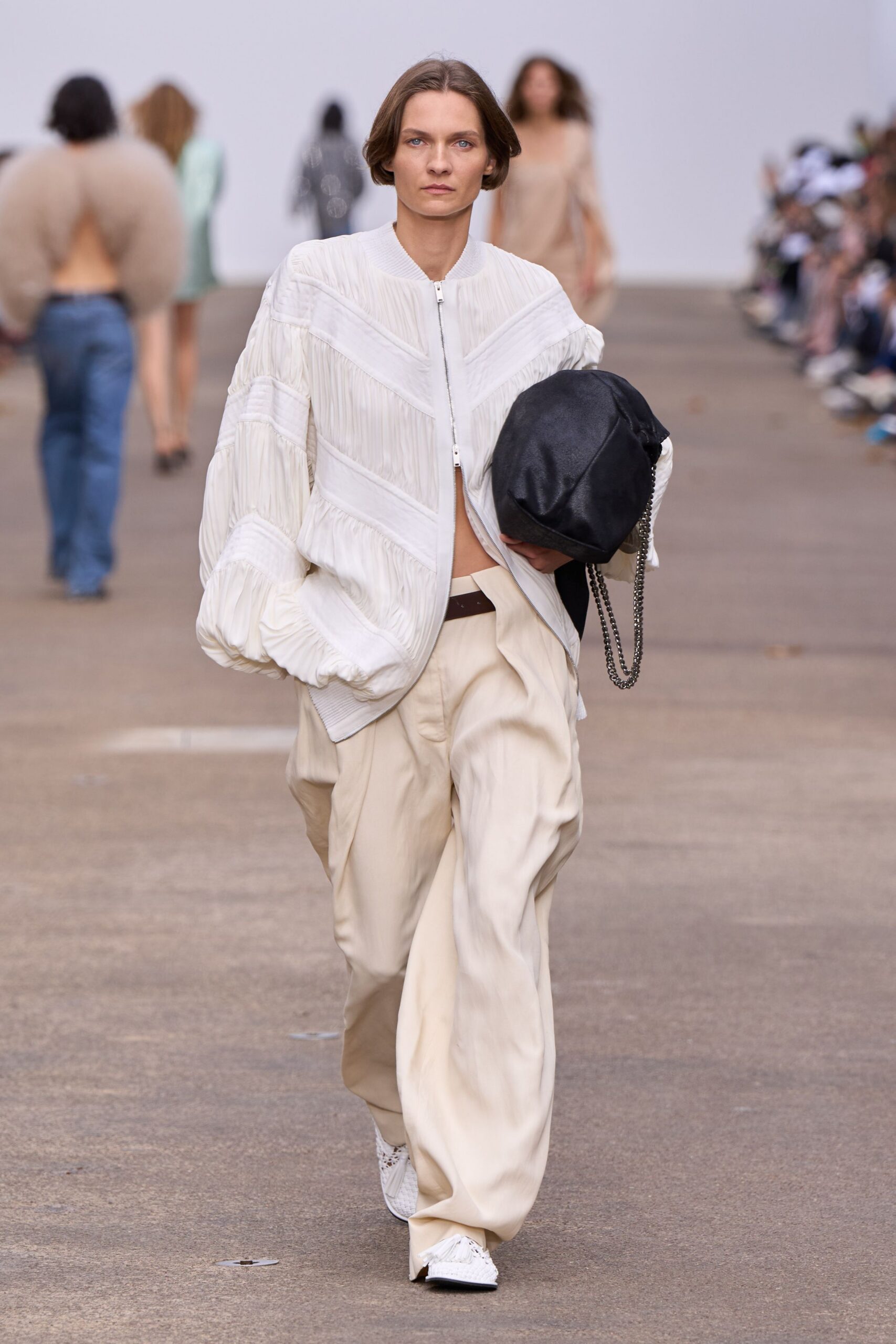 white cotton long-sleeve collared relaxed pleated jacket