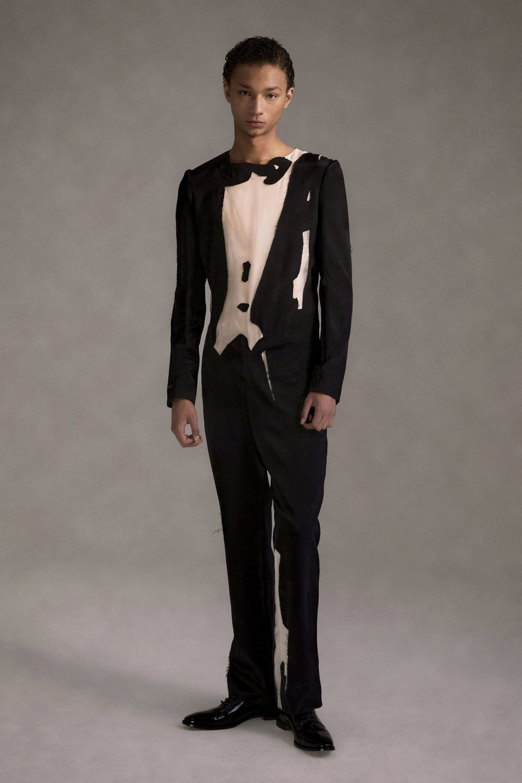 black cotton long-sleeve collared fitted buttoned suit