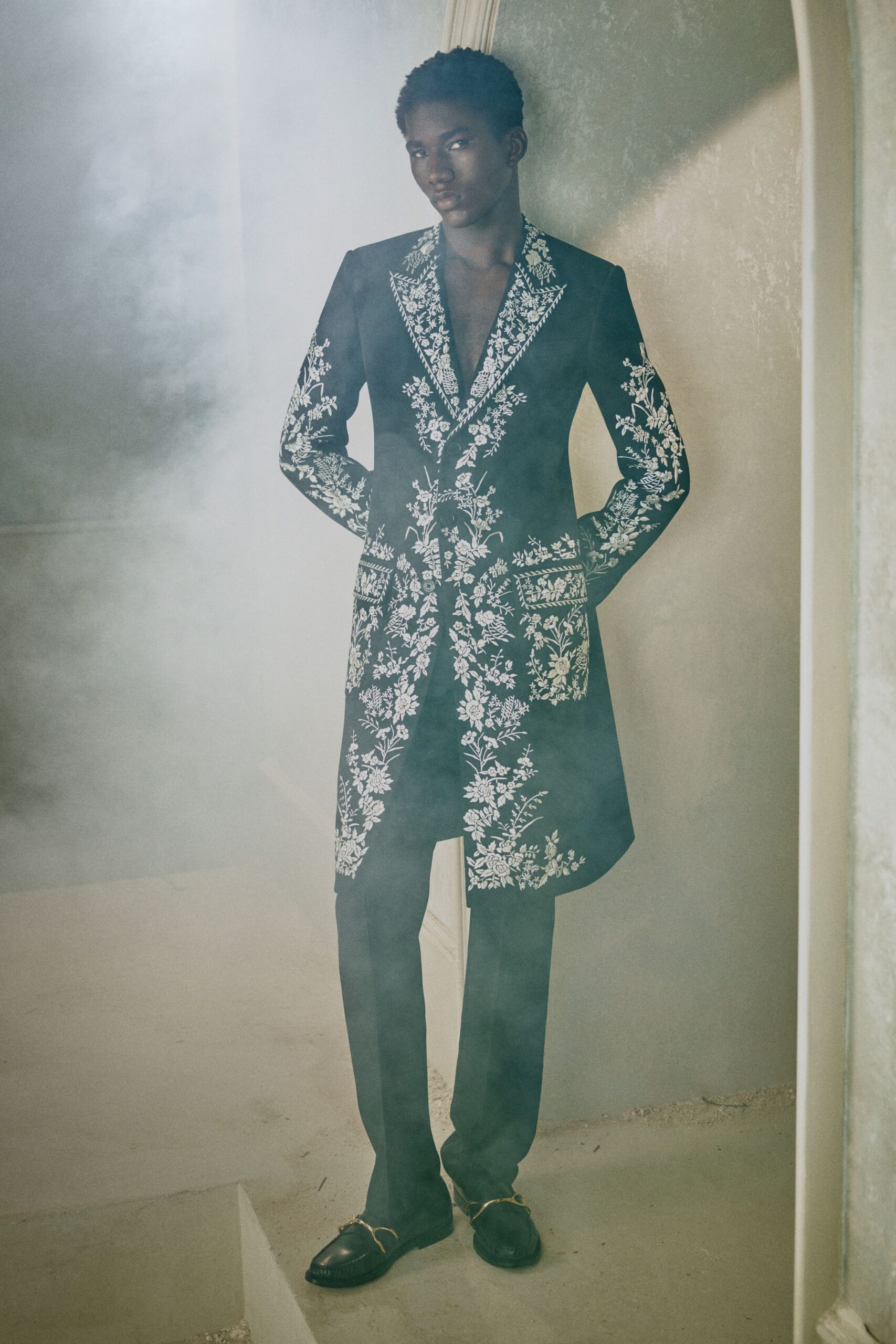 black silk long-sleeve collared tailored embroidered coat