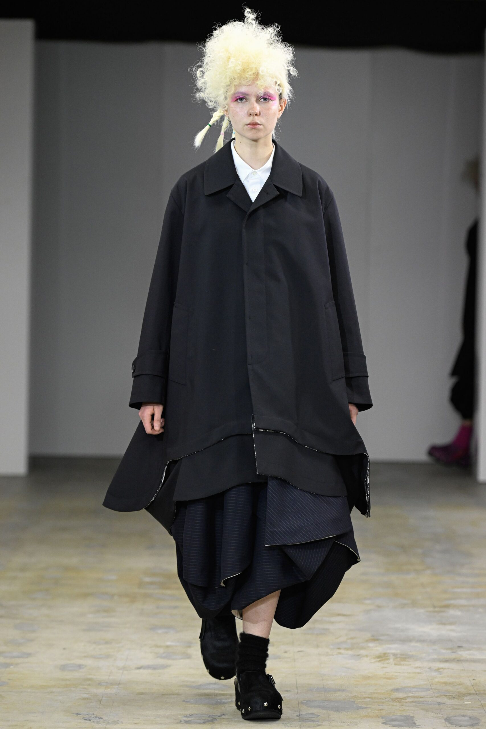 black cotton long-sleeve collared relaxed maxi coat