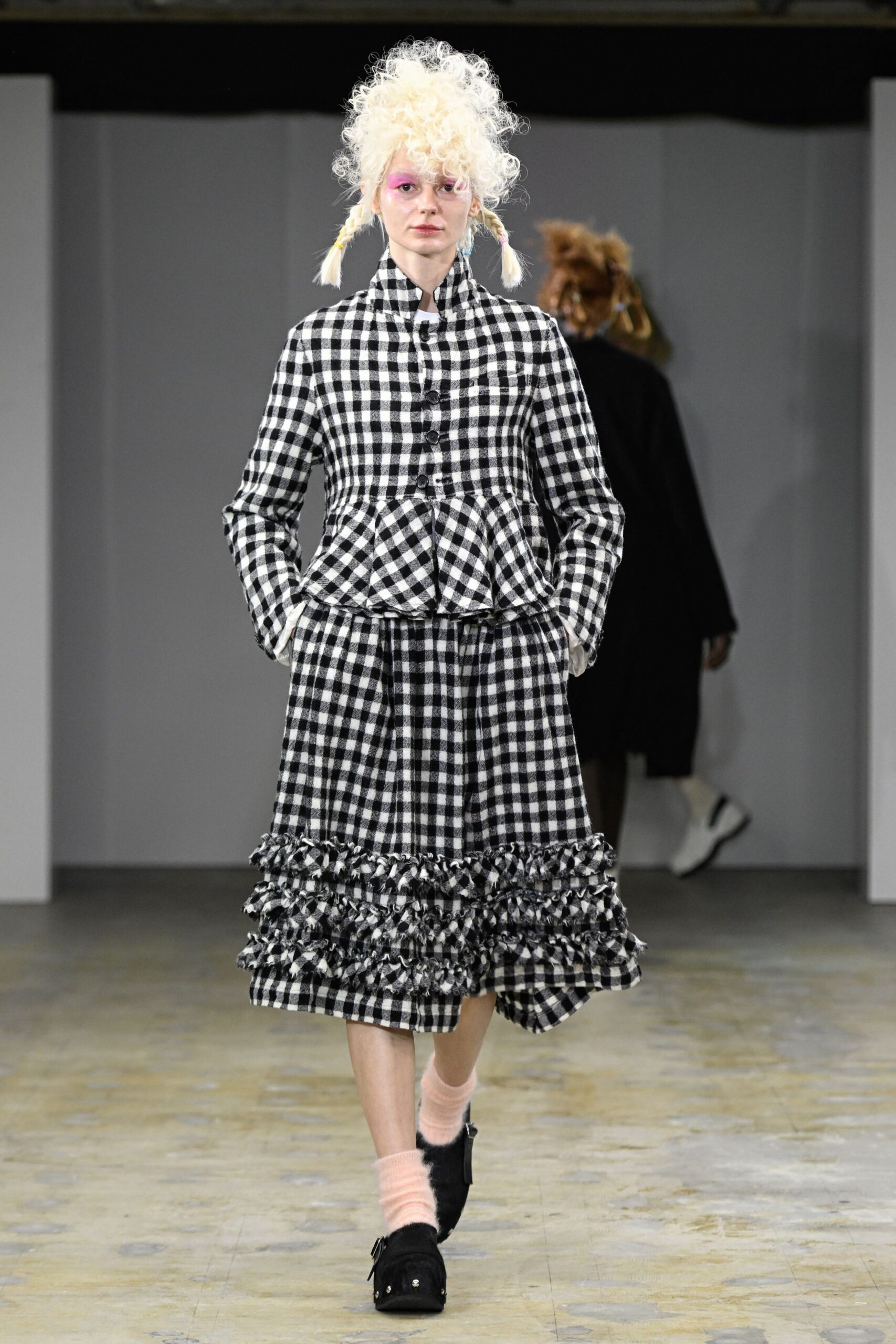 black cotton long-sleeve collared fitted checked buttoned jacket